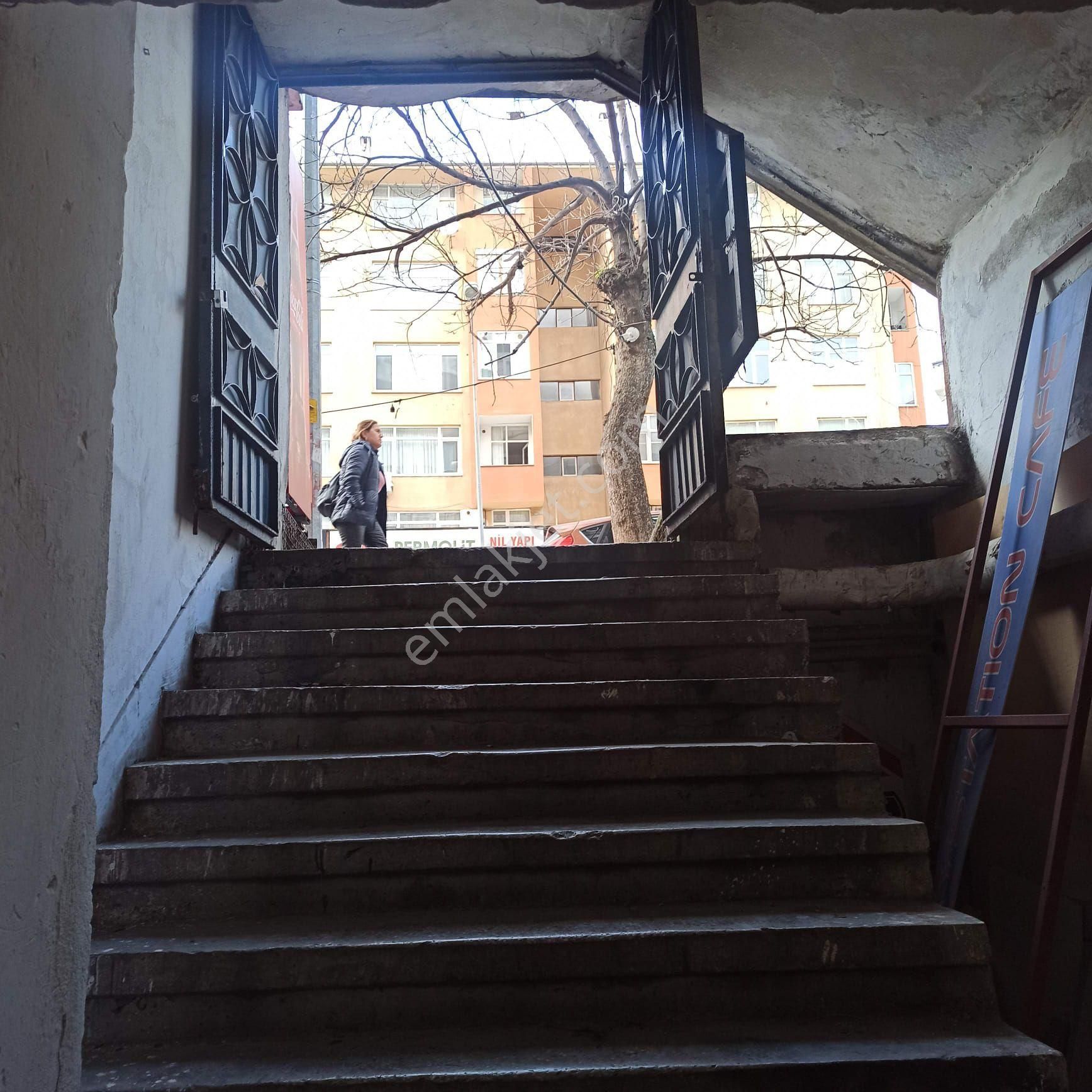 Kucukyalı M. Ataturk Cd.bodrum 150m2 Wc'lı Mobılya Imalat Reklam Uygun Işyerı - Görsel 2