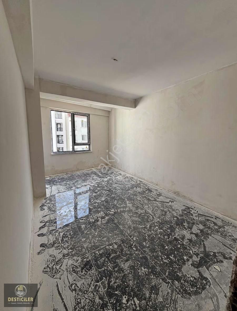 Om-desticiler Derman Caddesi Yanı Fırsat 2+0 Daire