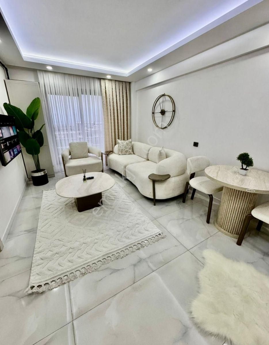 Şirinköy'de Geniş 1+1 Lüks Suıt Daireler