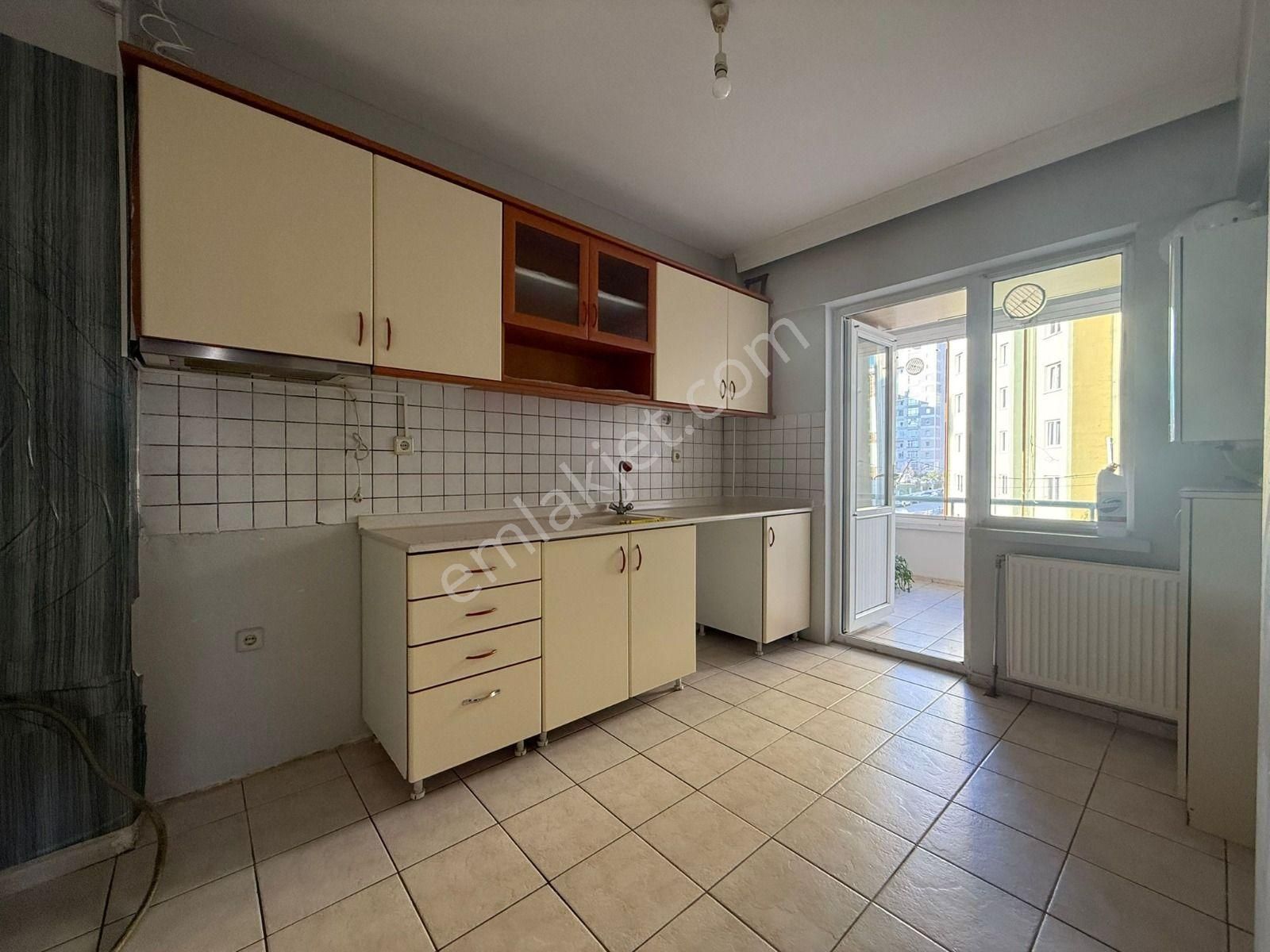 Gültepe Aktaş Tokide 4. Katta Cam Balkonlu 3+1 Kiralık Daire