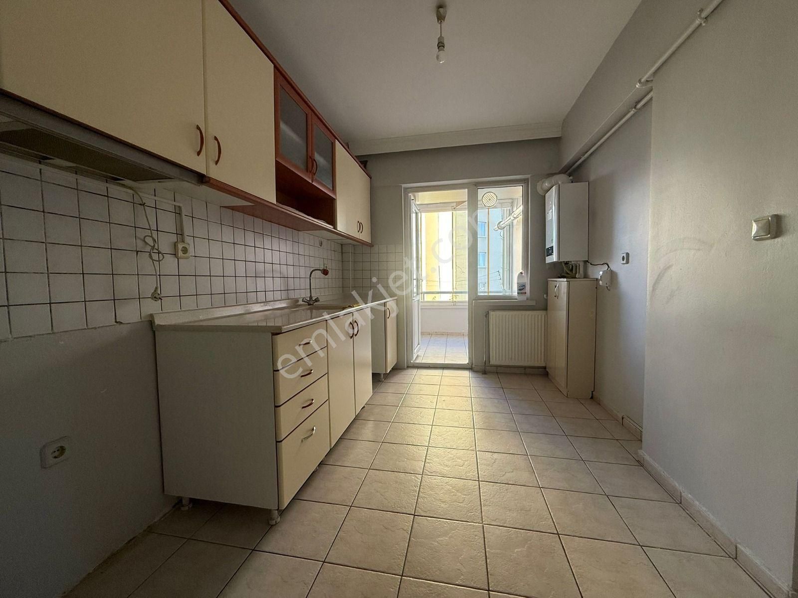 Gültepe Aktaş Tokide 4. Katta Cam Balkonlu 3+1 Kiralık Daire - Görsel 3