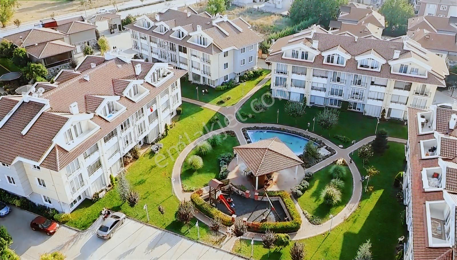 Kariyer'den Çevreyolu Kayakent Sitesi İçi Yapılı 3+1 Arakat