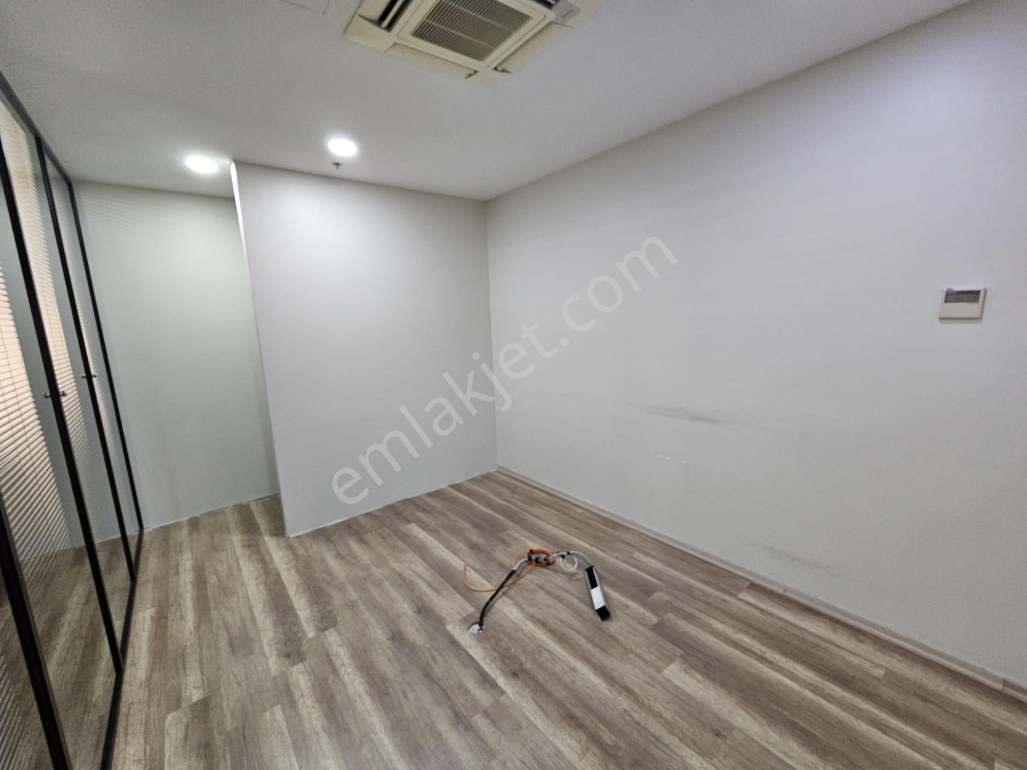 Maltepe Ofistanbul Plaza'da 125 M2 İskanlı 3+1 Kiralık Ofis - Görsel 23
