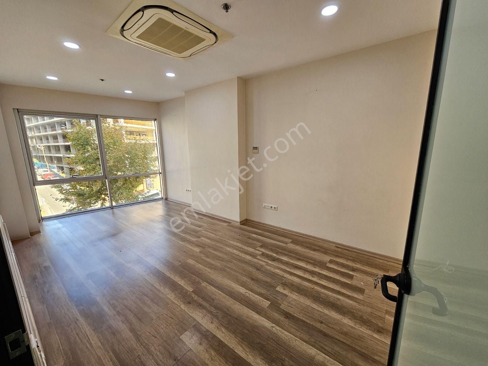 Maltepe Ofistanbul Plaza'da 125 M2 İskanlı 3+1 Kiralık Ofis - Görsel 31
