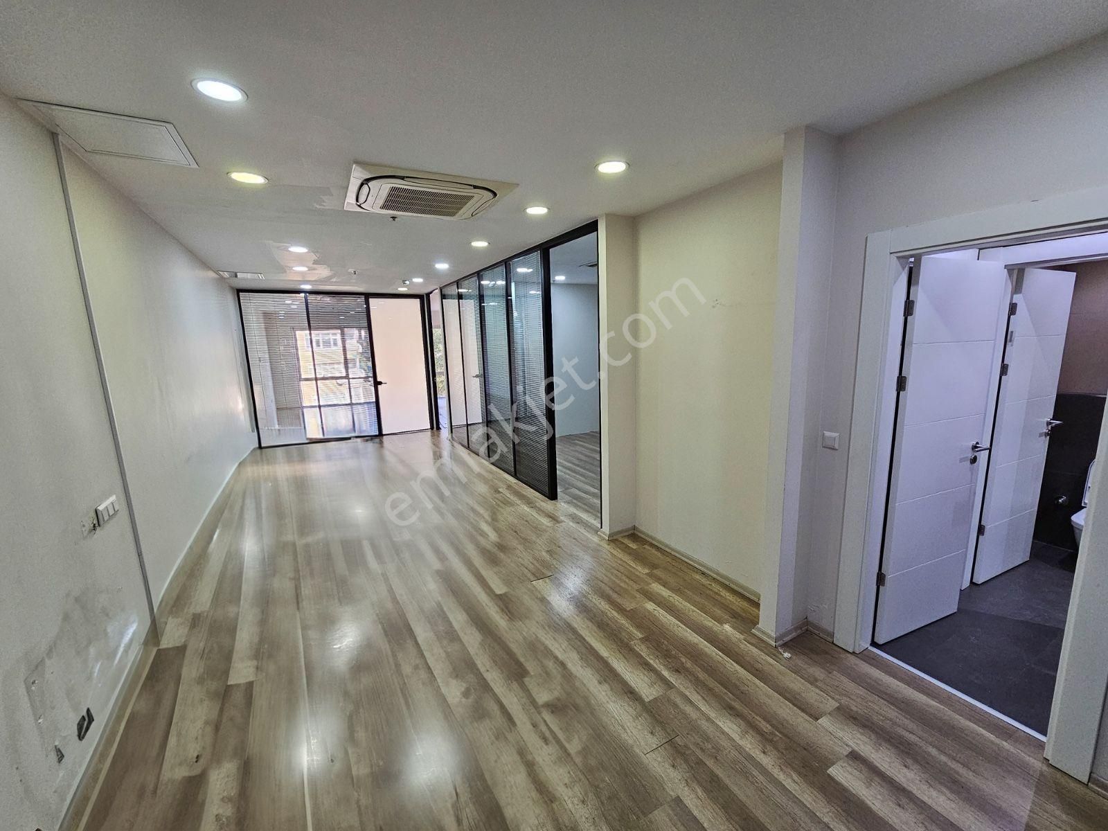 Maltepe Ofistanbul Plaza'da 125 M2 İskanlı 3+1 Kiralık Ofis - Görsel 27