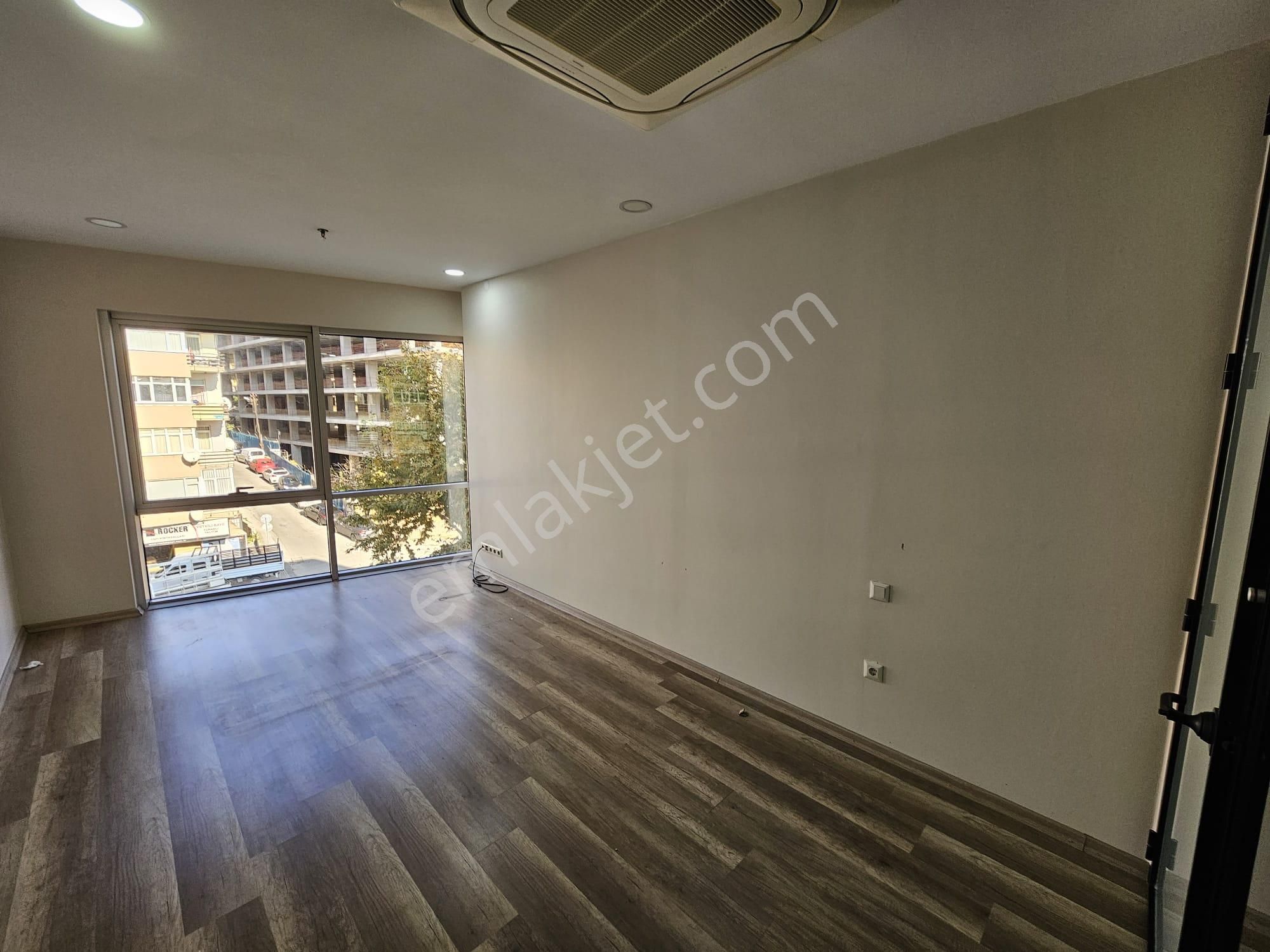 Maltepe Ofistanbul Plaza'da 125 M2 İskanlı 3+1 Kiralık Ofis - Görsel 35