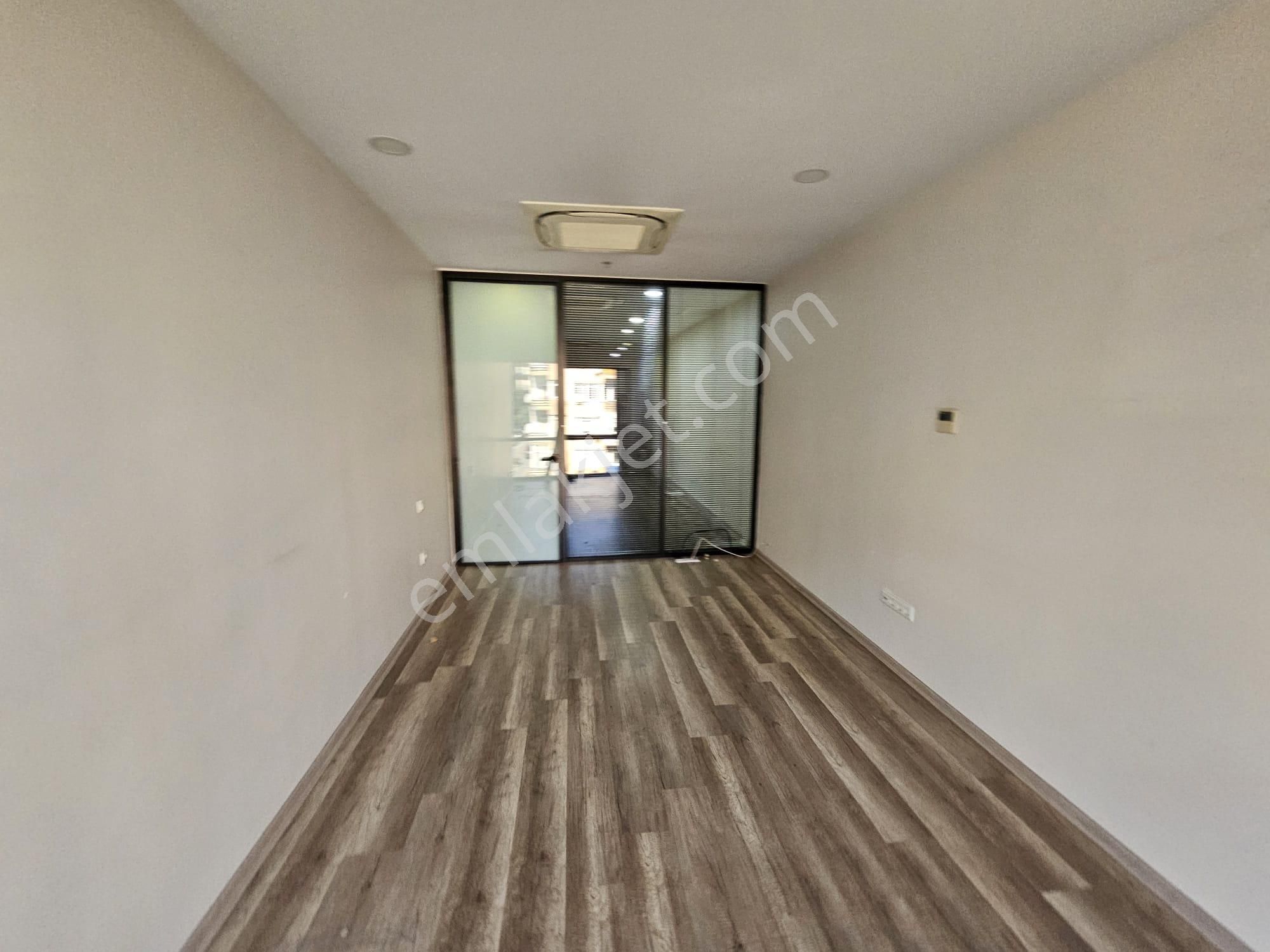 Maltepe Ofistanbul Plaza'da 125 M2 İskanlı 3+1 Kiralık Ofis - Görsel 24