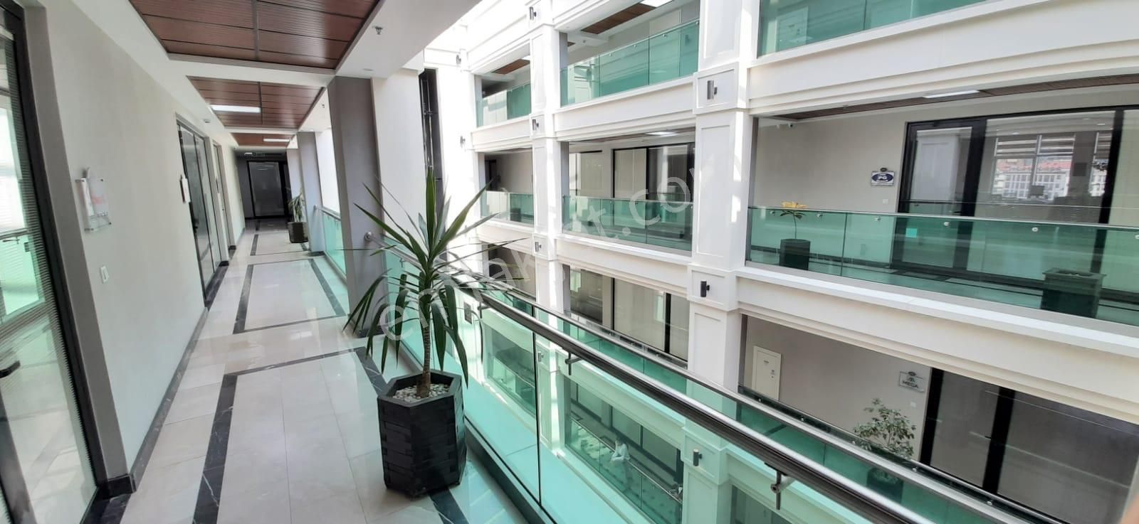 Maltepe Ofistanbul Plaza'da 125 M2 İskanlı 3+1 Kiralık Ofis - Görsel 12