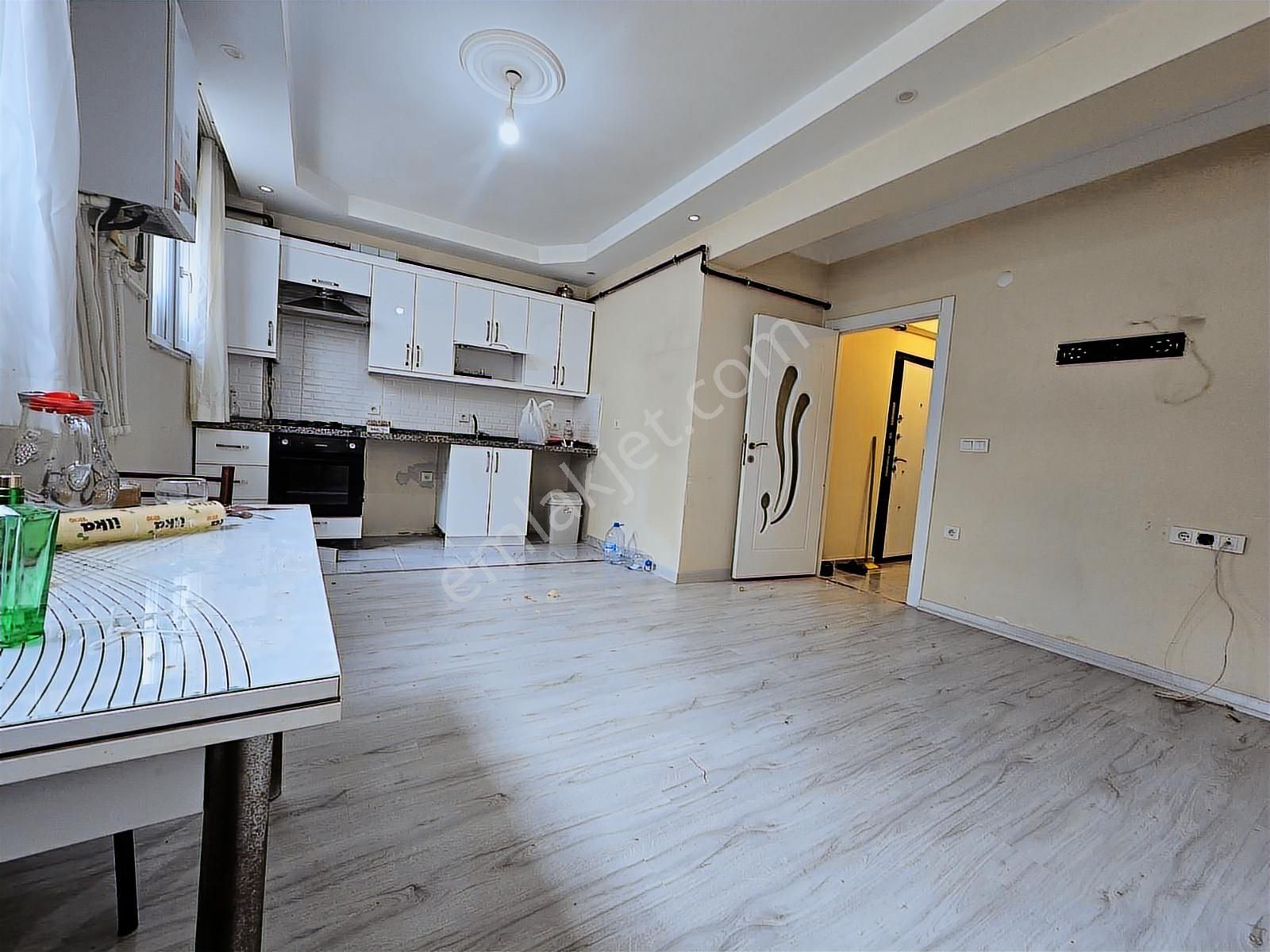 Kiralık 2+1 Camları Yüksek Merkezi Yerde Ulaşımı Rahat Daire - Görsel 14