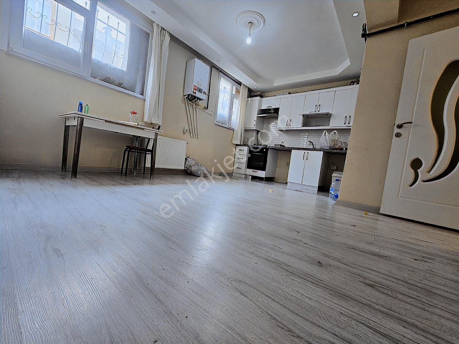 Kiralık 2+1 Camları Yüksek Merkezi Yerde Ulaşımı Rahat Daire - Görsel 6