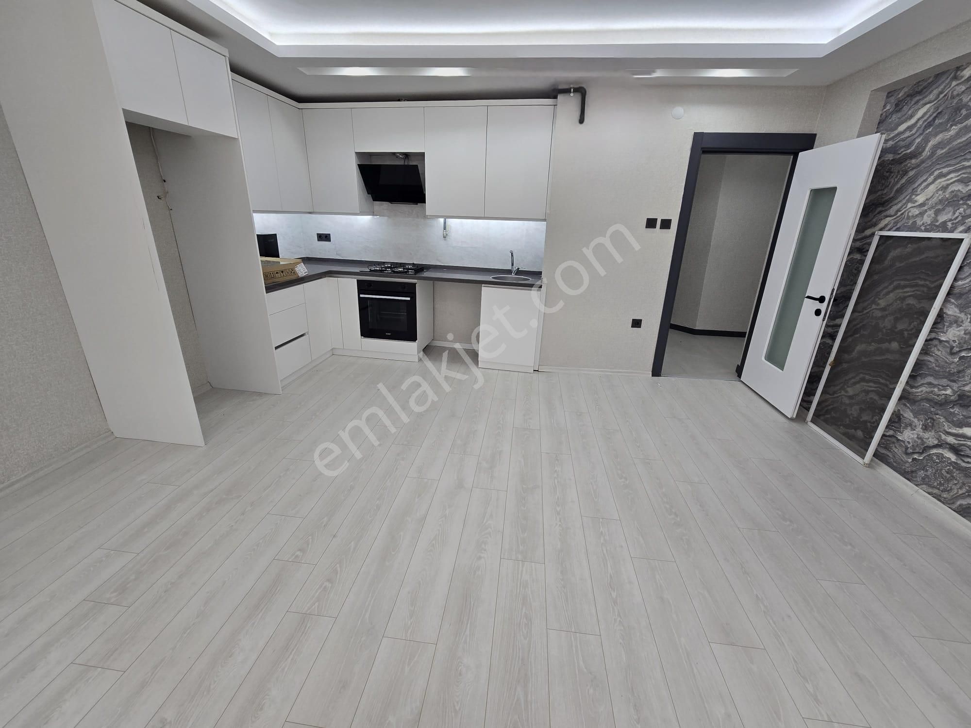 Balçovada Ana Cadde Üzeri Doğal Gazlı Satılık 3+1 Daire - Görsel 2