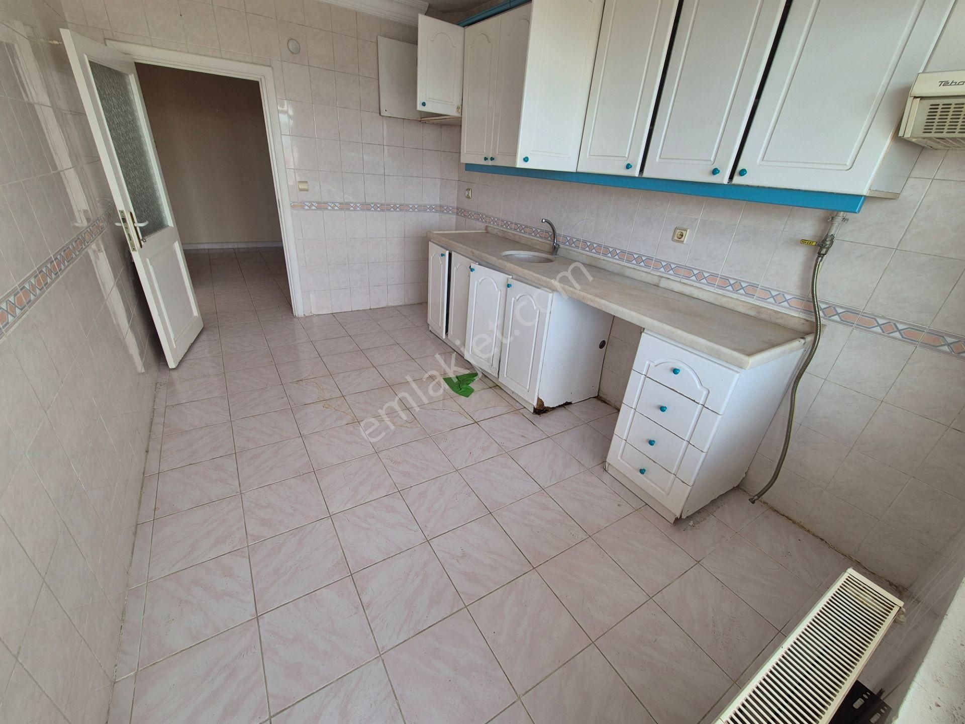 Prestijden Aydınlıkevler'de Deniz Manzaralı Doğalgazlı 3+1 Daire - Görsel 3