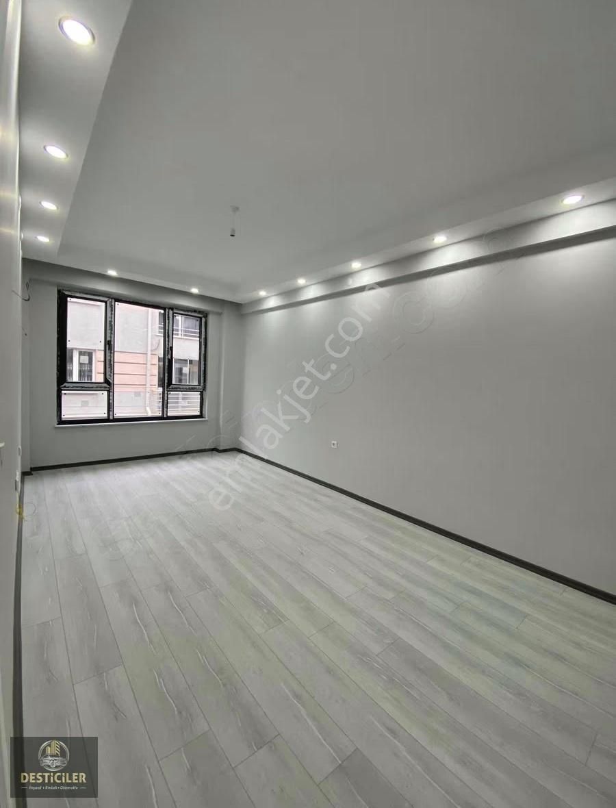 Au-anadolu Üni.yakını Yatırım Potansiyeli Yüksek Geniş 2+0 Daire