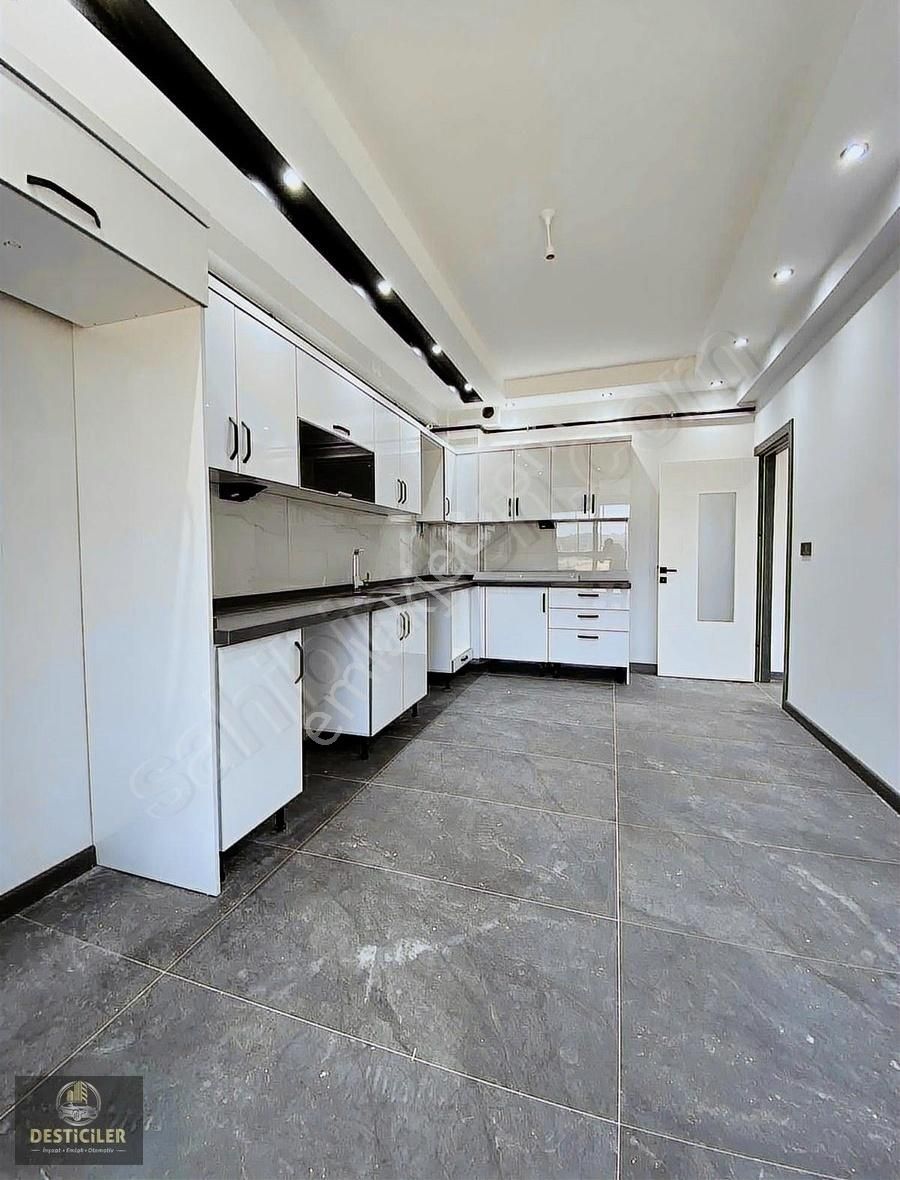 Yk-desticiler'den Birlik Cd. Yakını Özel Garajlı Ferah 3+1 Daire - Görsel 5
