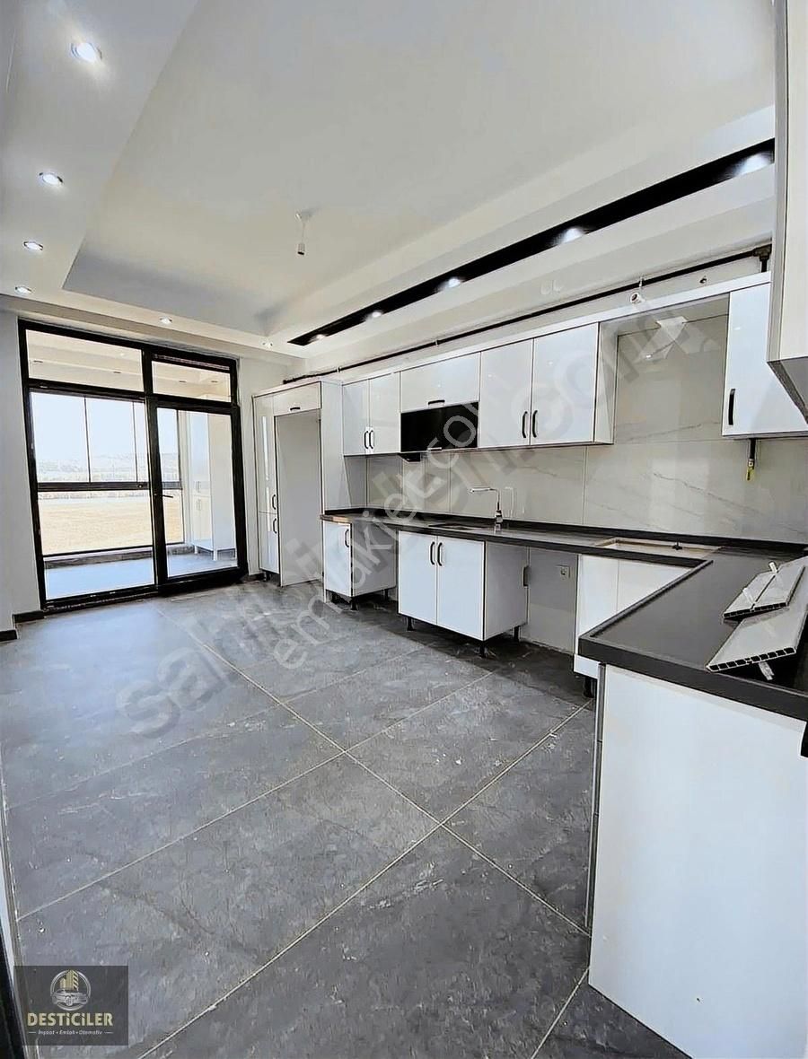 Yk-desticiler'den Birlik Cd. Yakını Özel Garajlı Ferah 3+1 Daire