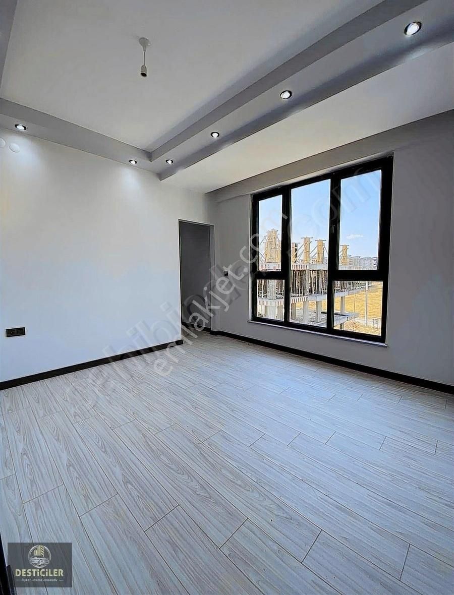 Yk-desticiler'den Birlik Cd. Yakını Özel Garajlı Ferah 3+1 Daire - Görsel 8