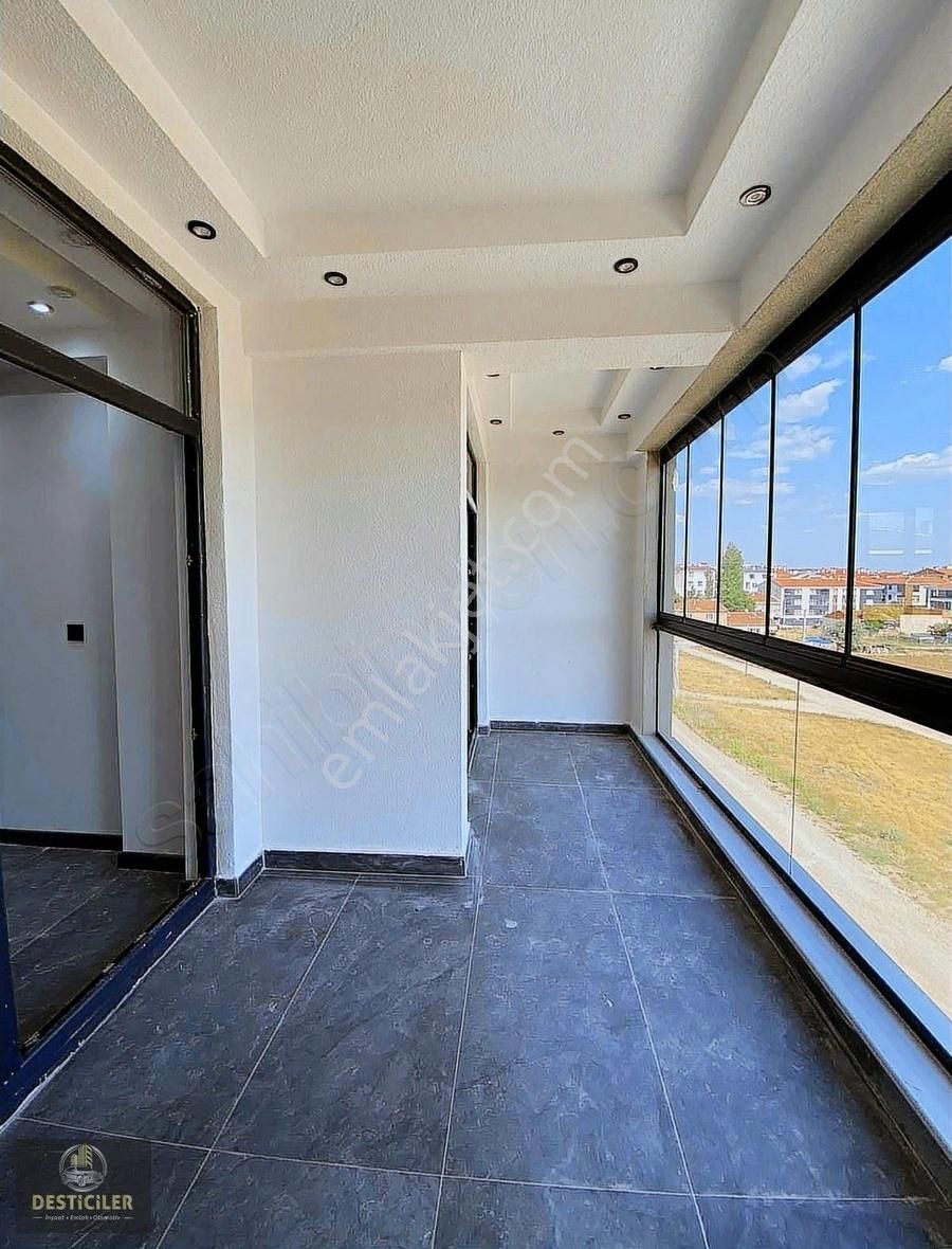Yk-desticiler'den Birlik Cd. Yakını Özel Garajlı Ferah 3+1 Daire - Görsel 14