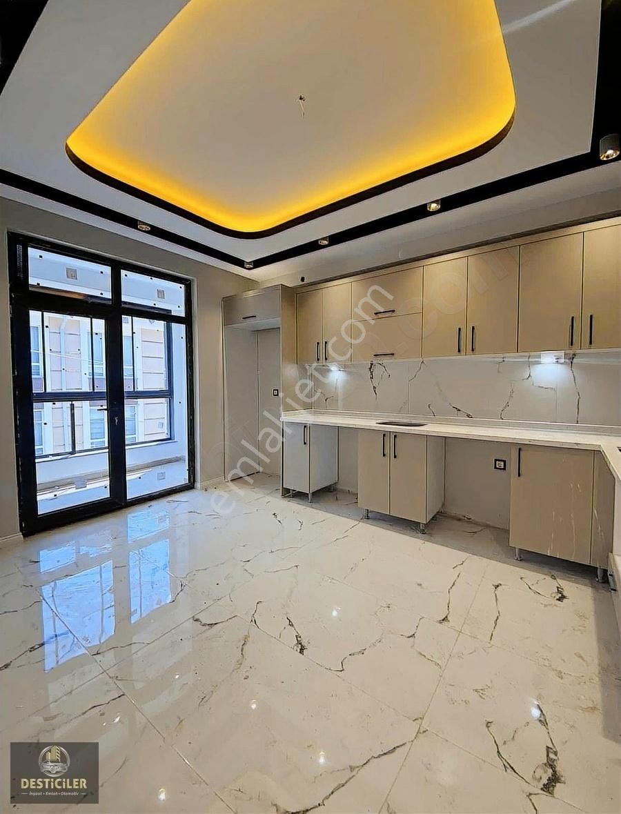Yk-desticiler'den Ulusal Egemenlik Blv. Yakını Lüx 3+1 Daire