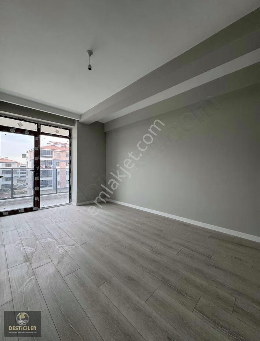 Eı-albayrak Bulvarı Yakını Site İçi Özel Garajlı 2+1 Daire - Görsel 3