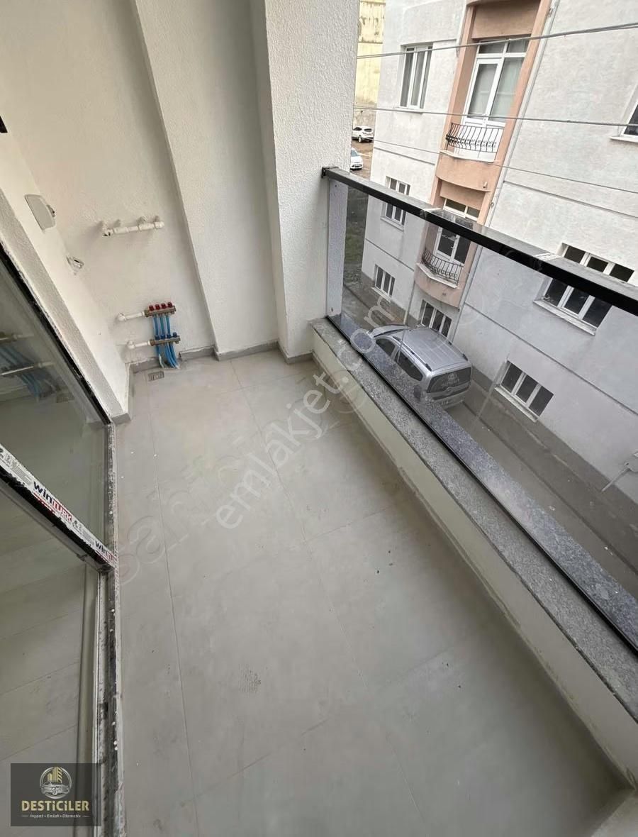 Om-birlik Caddesi Yakını Satılık Geniş Lüks 1+1 Daire - Görsel 2