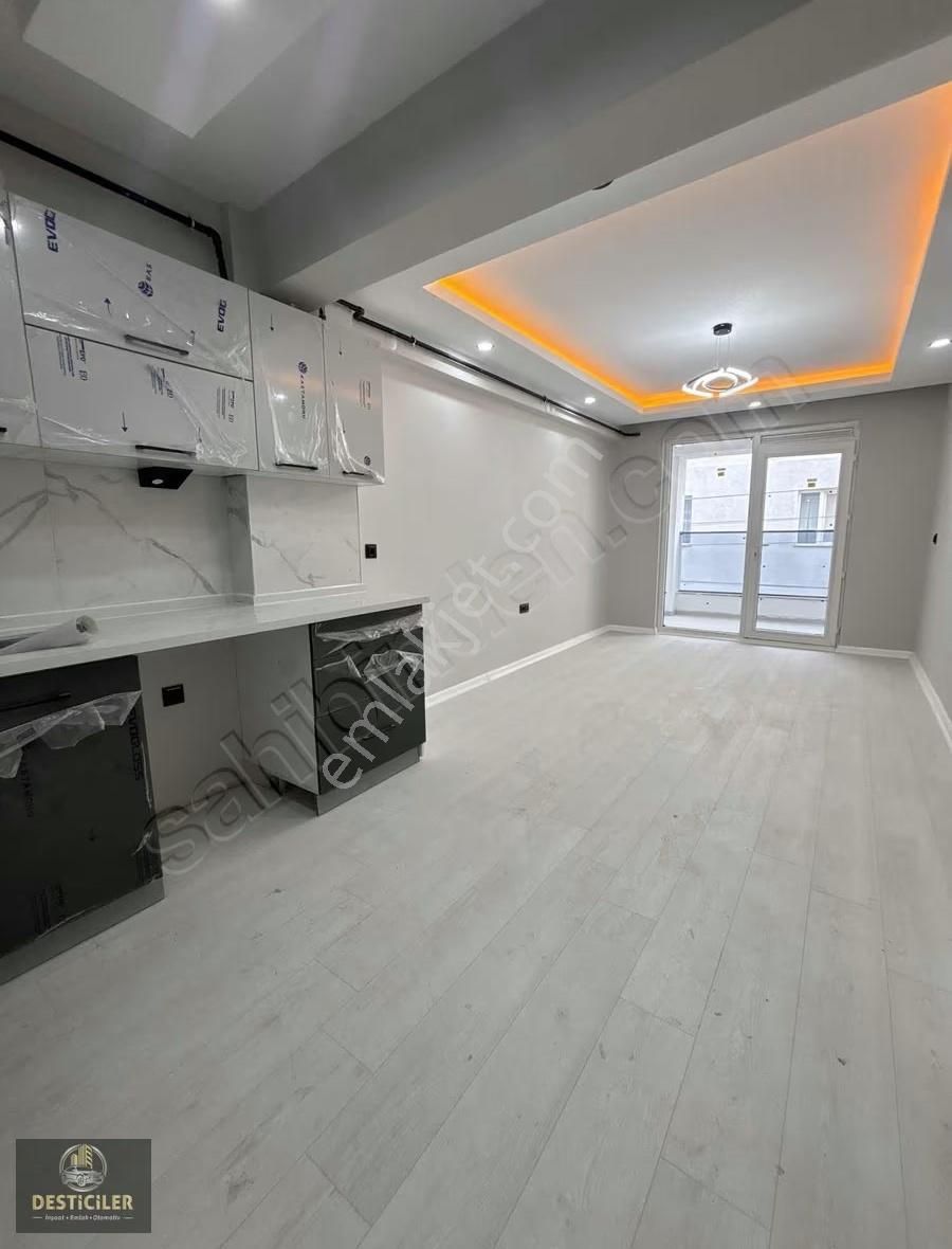 Om-birlik Caddesi Yakını Satılık Geniş Lüks 1+1 Daire