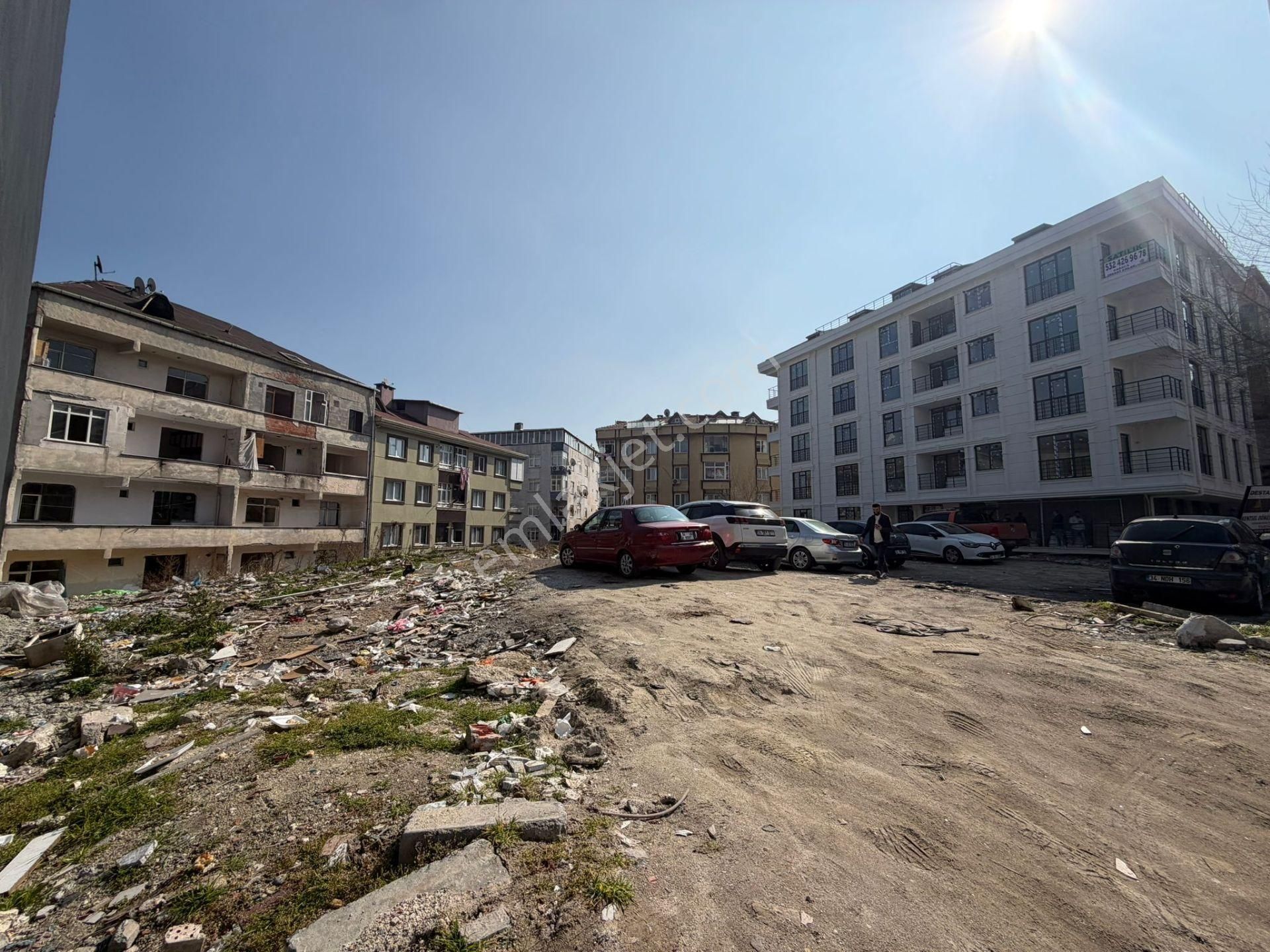 Güngören Merkez'de Site İçerisinde Kentsele Girmiş 2+1 Ara Kat