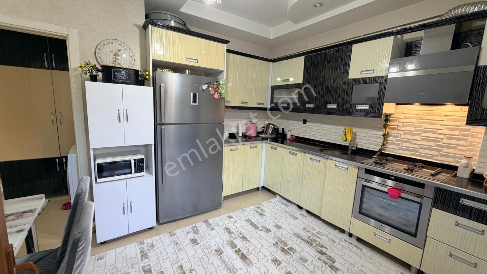 Bağcılar Öğretmenim Okulları Arkasında 2+1 Masraflı Satılık Daire 