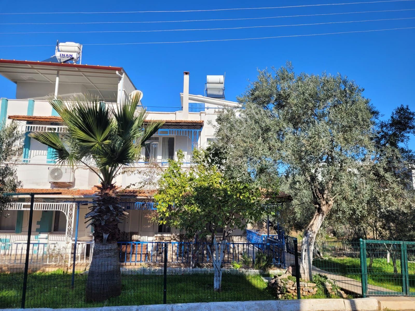 Akbükte 250 Metrekare Arsa İçinde Eşyalı Bahçeli Yazlık - Görsel 4