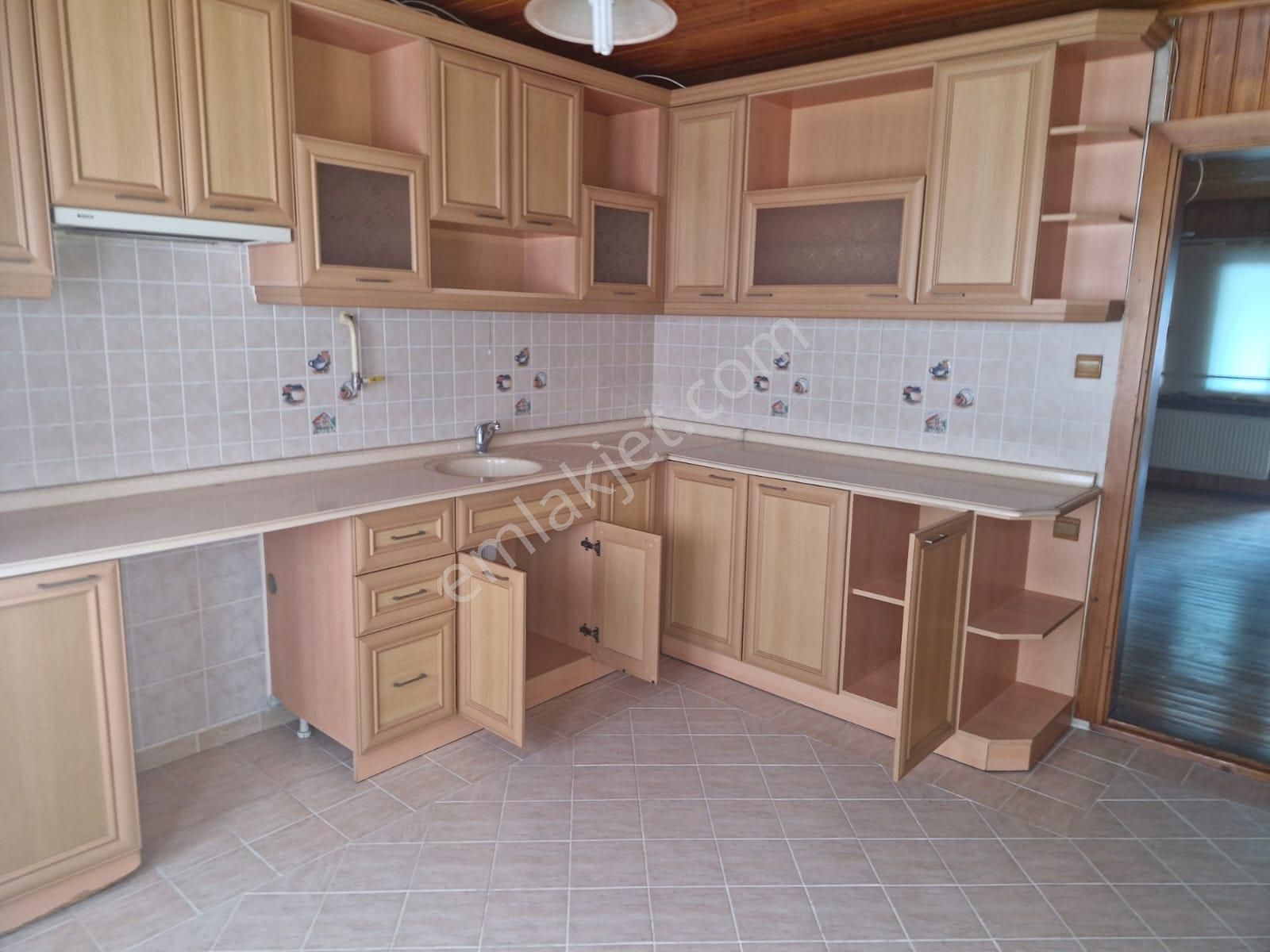 Seah Yürüme Mesafesinde 2+1 İçi Özel Lambiri Yapılı 100 M2 3. Kat Kiralık