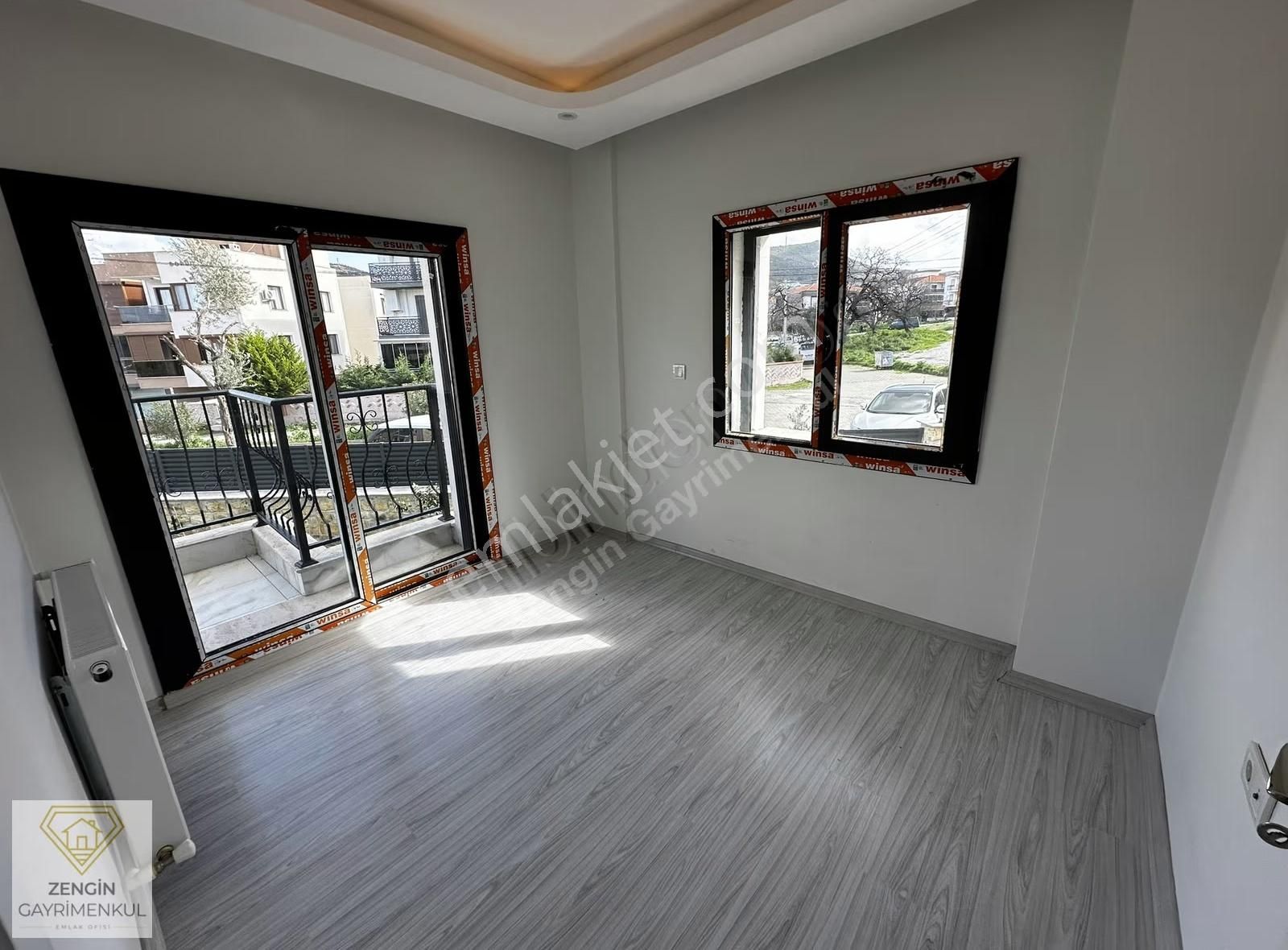 Foça'da Taşınmaya Hazır Köşe Konumlu Satılık Tripleks Villa - Görsel 23