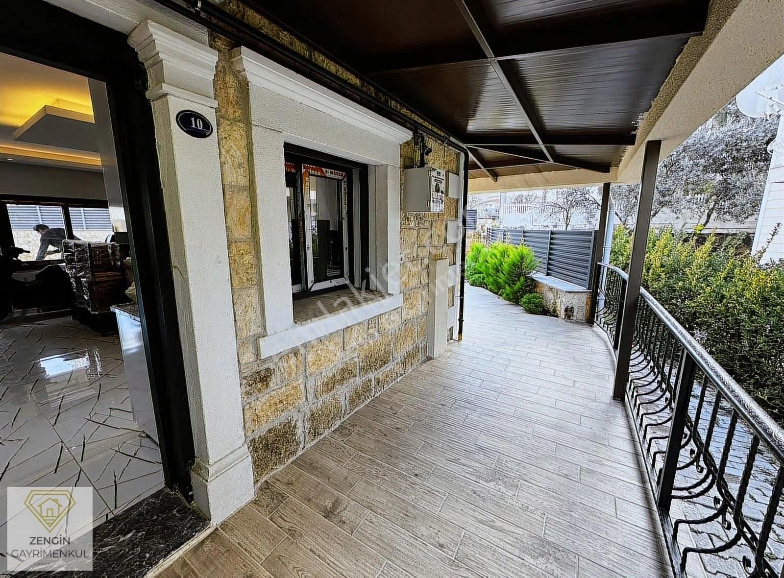 Foça'da Taşınmaya Hazır Köşe Konumlu Satılık Tripleks Villa - Görsel 2