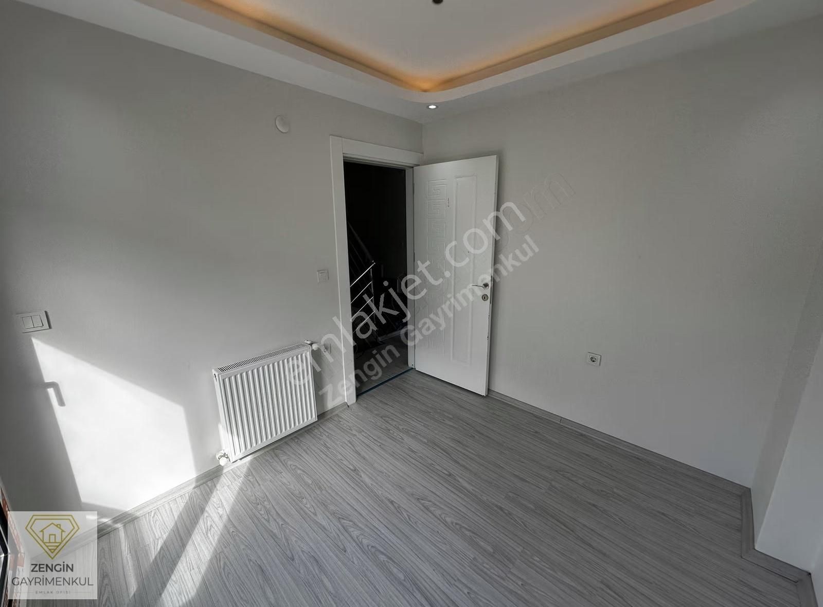 Foça'da Taşınmaya Hazır Köşe Konumlu Satılık Tripleks Villa - Görsel 4