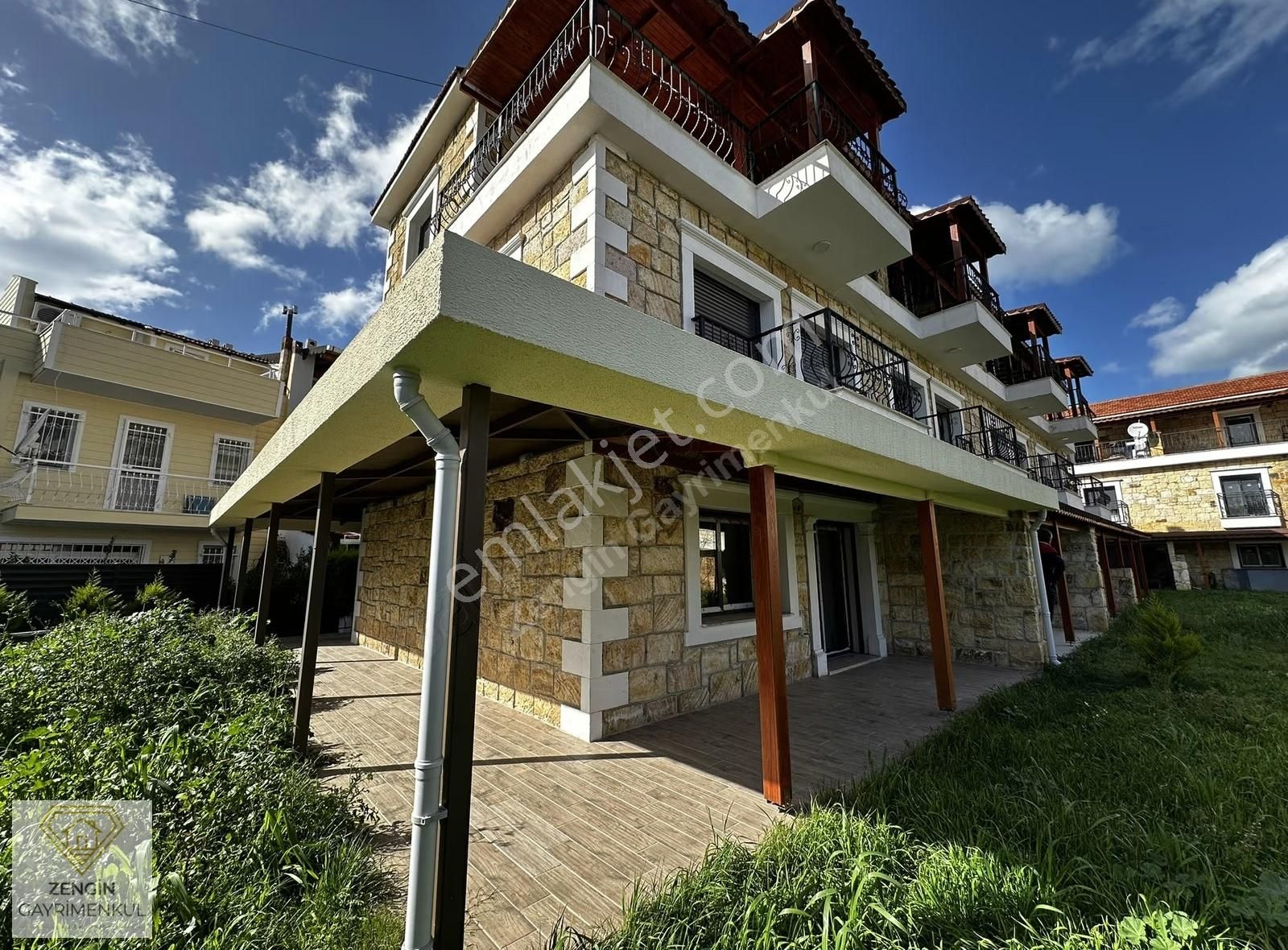 Foça'da Taşınmaya Hazır Köşe Konumlu Satılık Tripleks Villa - Görsel 19