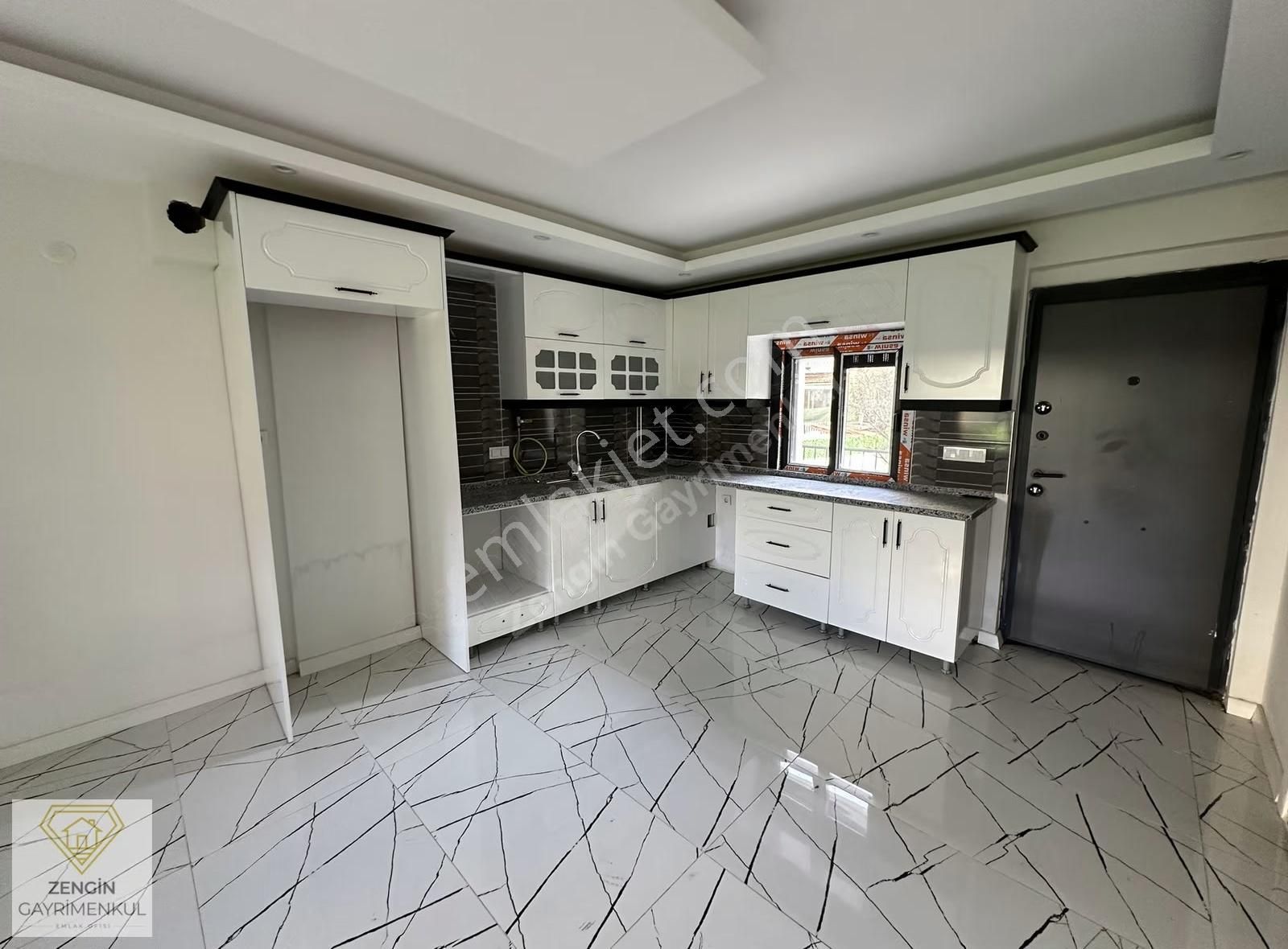 Foça'da Taşınmaya Hazır Köşe Konumlu Satılık Tripleks Villa - Görsel 14