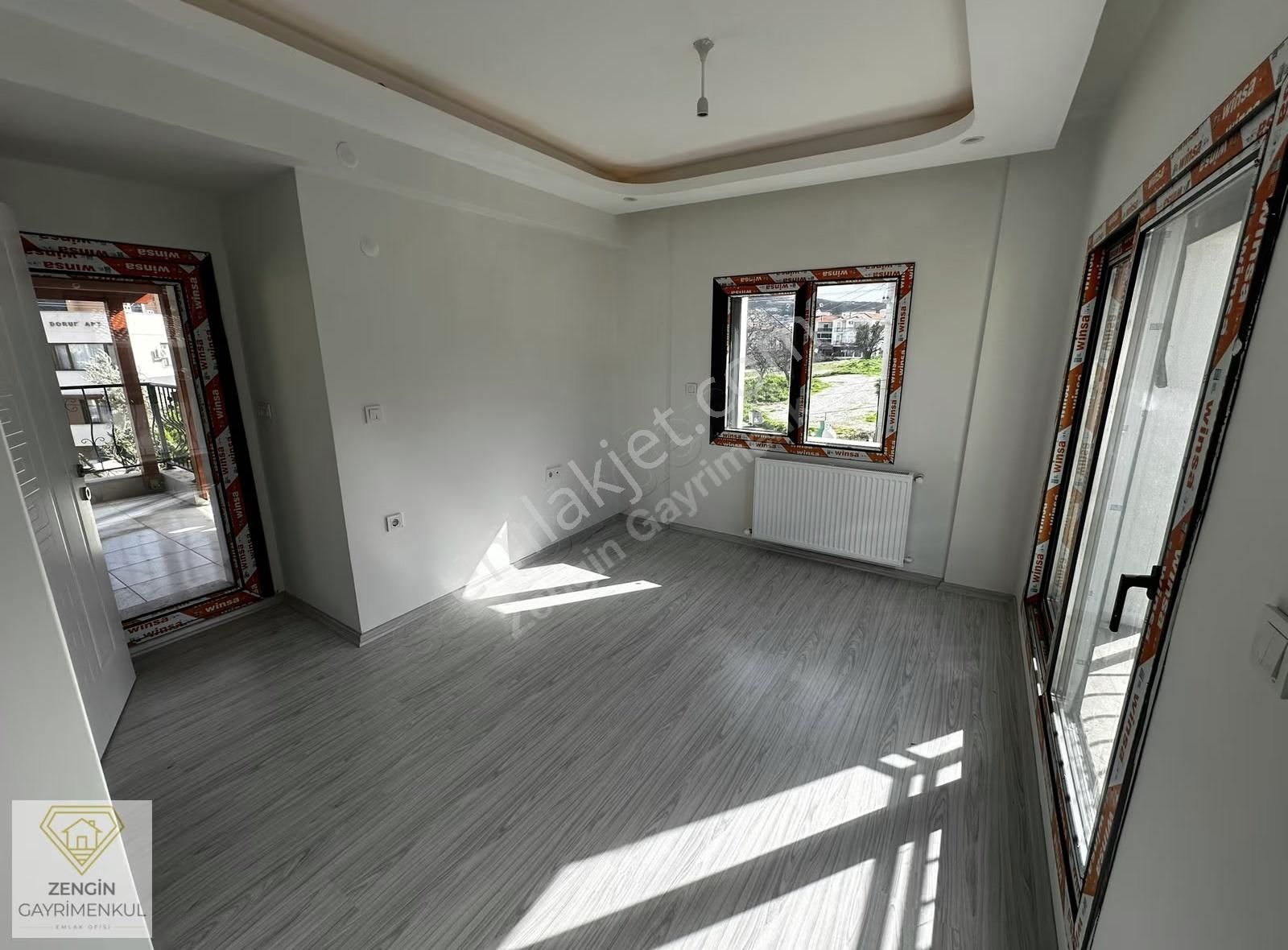 Foça'da Taşınmaya Hazır Köşe Konumlu Satılık Tripleks Villa - Görsel 9