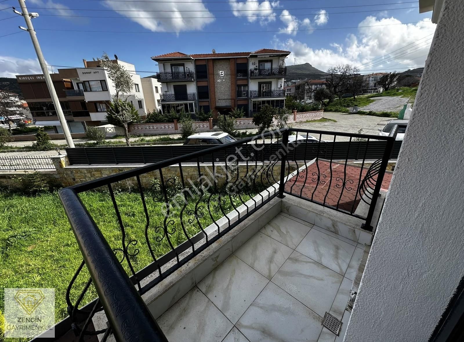 Foça'da Taşınmaya Hazır Köşe Konumlu Satılık Tripleks Villa - Görsel 27