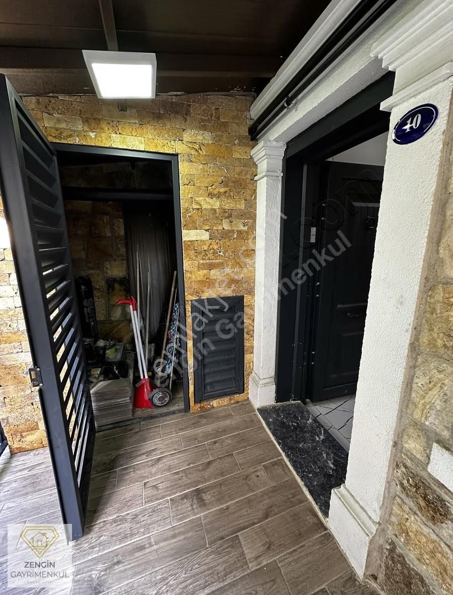 Foça'da Taşınmaya Hazır Köşe Konumlu Satılık Tripleks Villa - Görsel 11