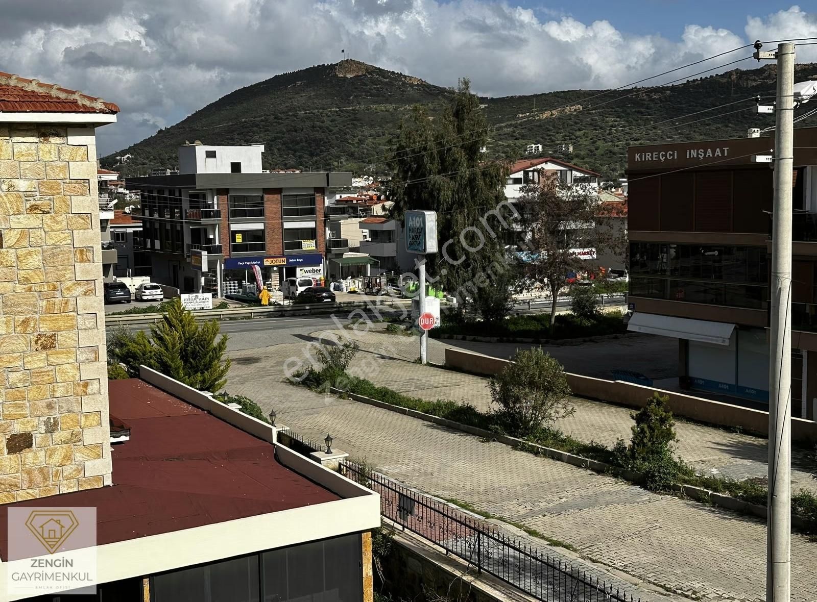 Foça'da Taşınmaya Hazır Köşe Konumlu Satılık Tripleks Villa - Görsel 26