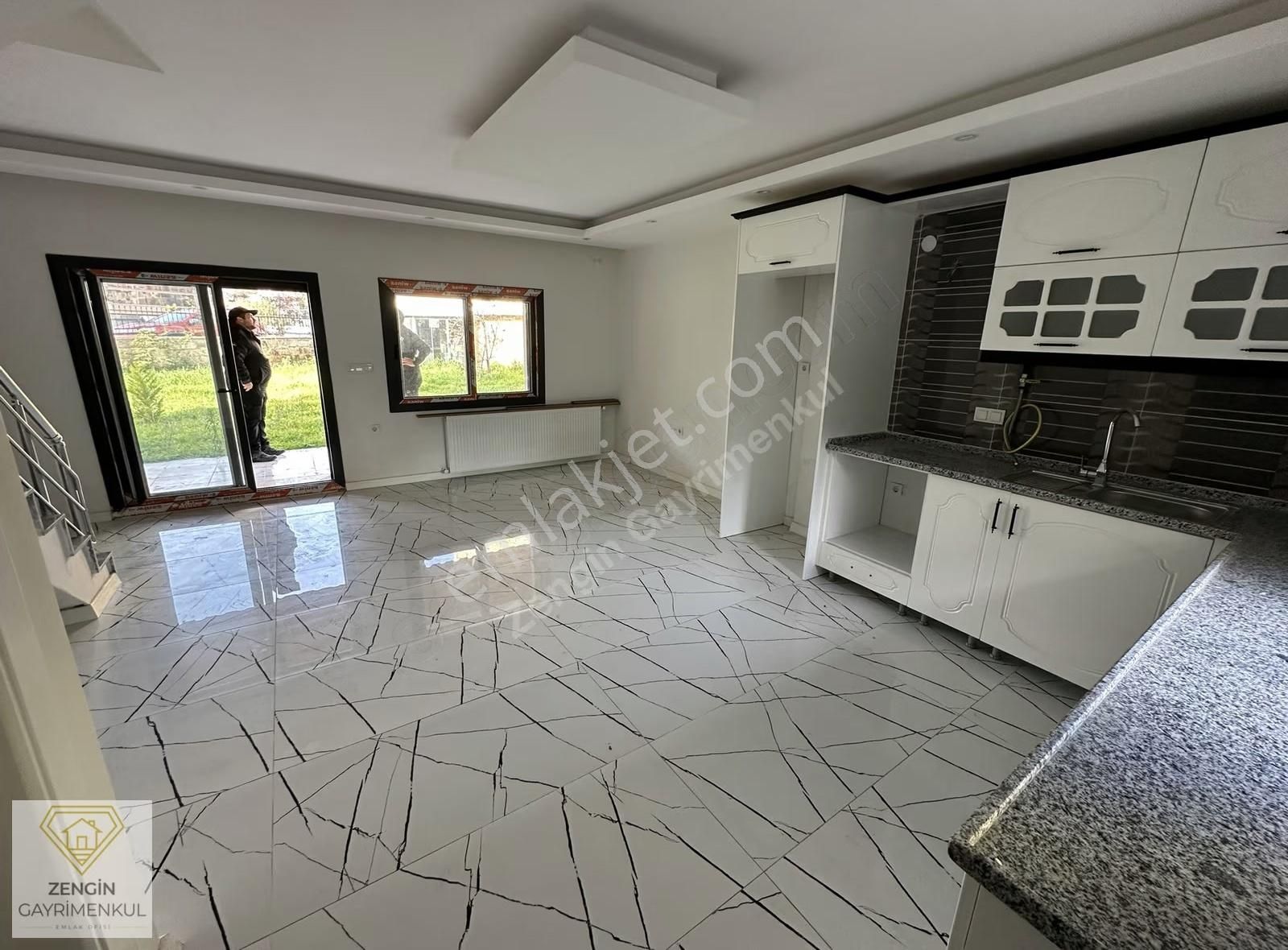 Foça'da Taşınmaya Hazır Köşe Konumlu Satılık Tripleks Villa - Görsel 34