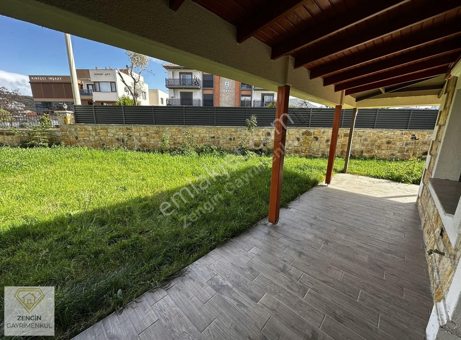 Foça'da Taşınmaya Hazır Köşe Konumlu Satılık Tripleks Villa - Görsel 6