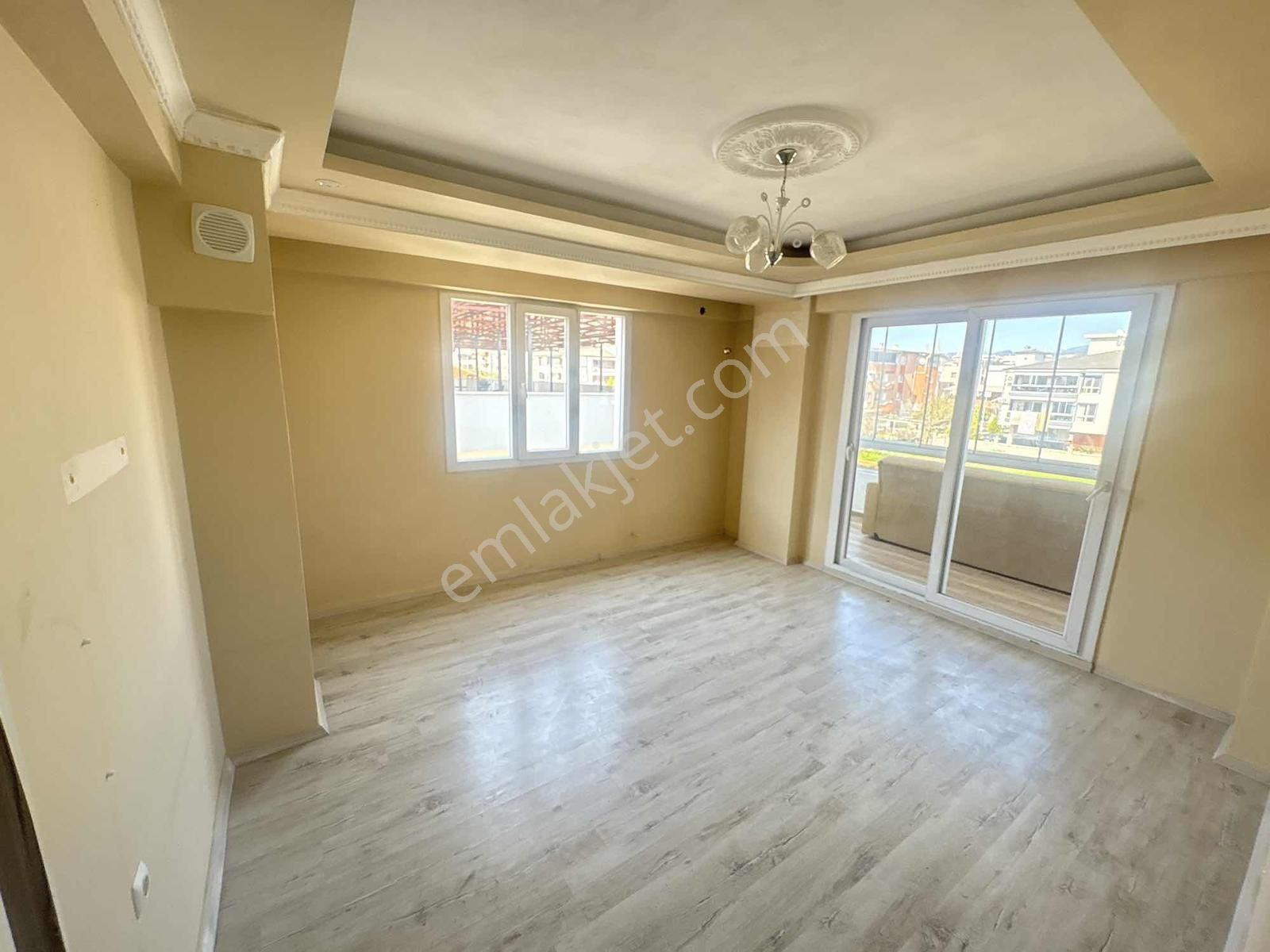 Bahçe Nizam Cam Balkonlu Yatırıma Uygun Satılık 2+1 Daire