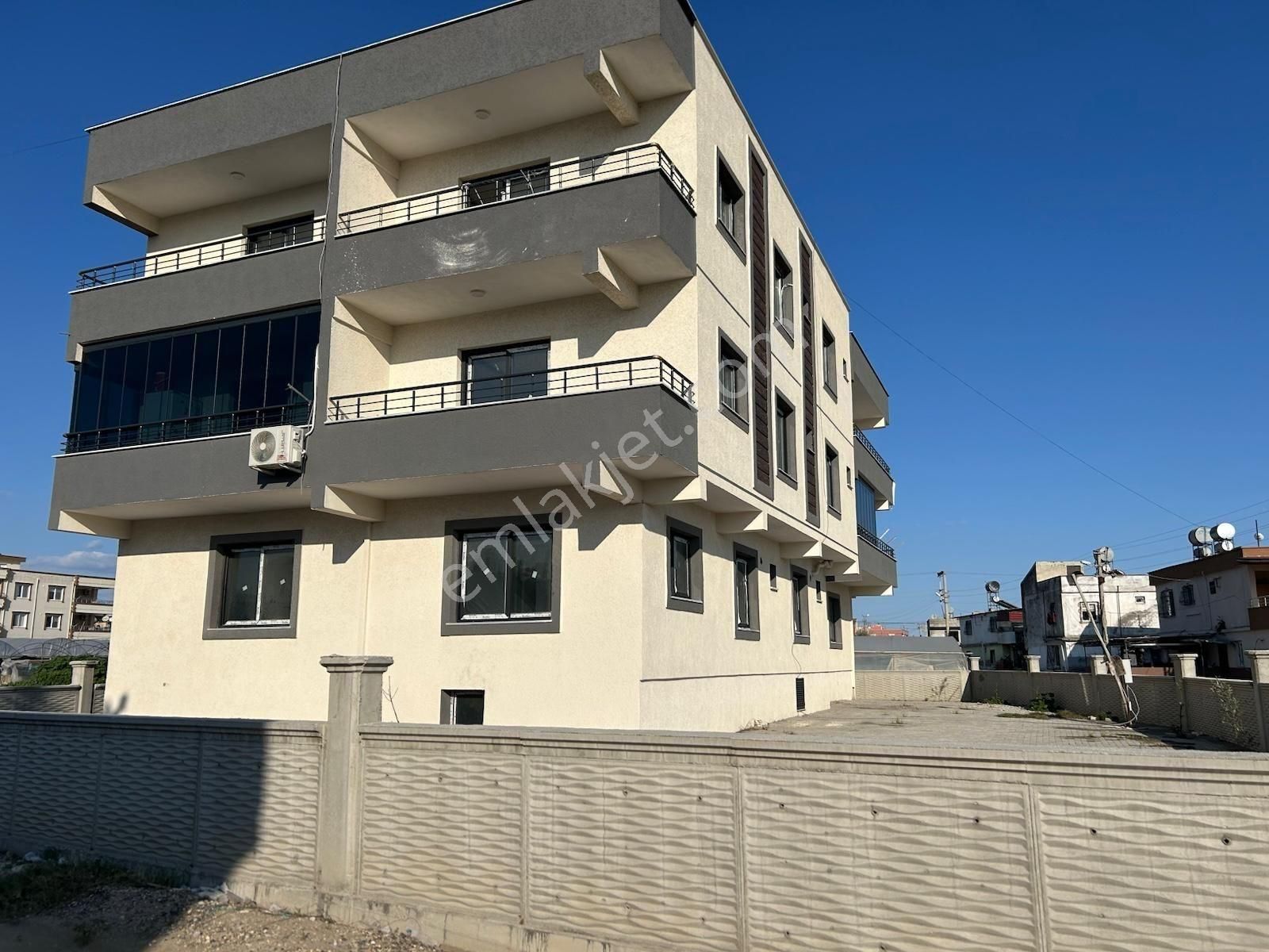 Thor'dan Akdeniz Hürriyet Mah Kazanlı İlkokul Civarı Satılık 2+1