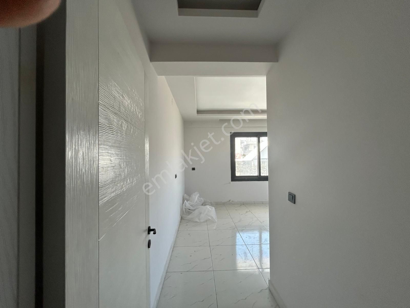 Thor'dan Akdeniz Hürriyet Mah Kazanlı İlkokul Civarı Satılık 2+1 - Görsel 2