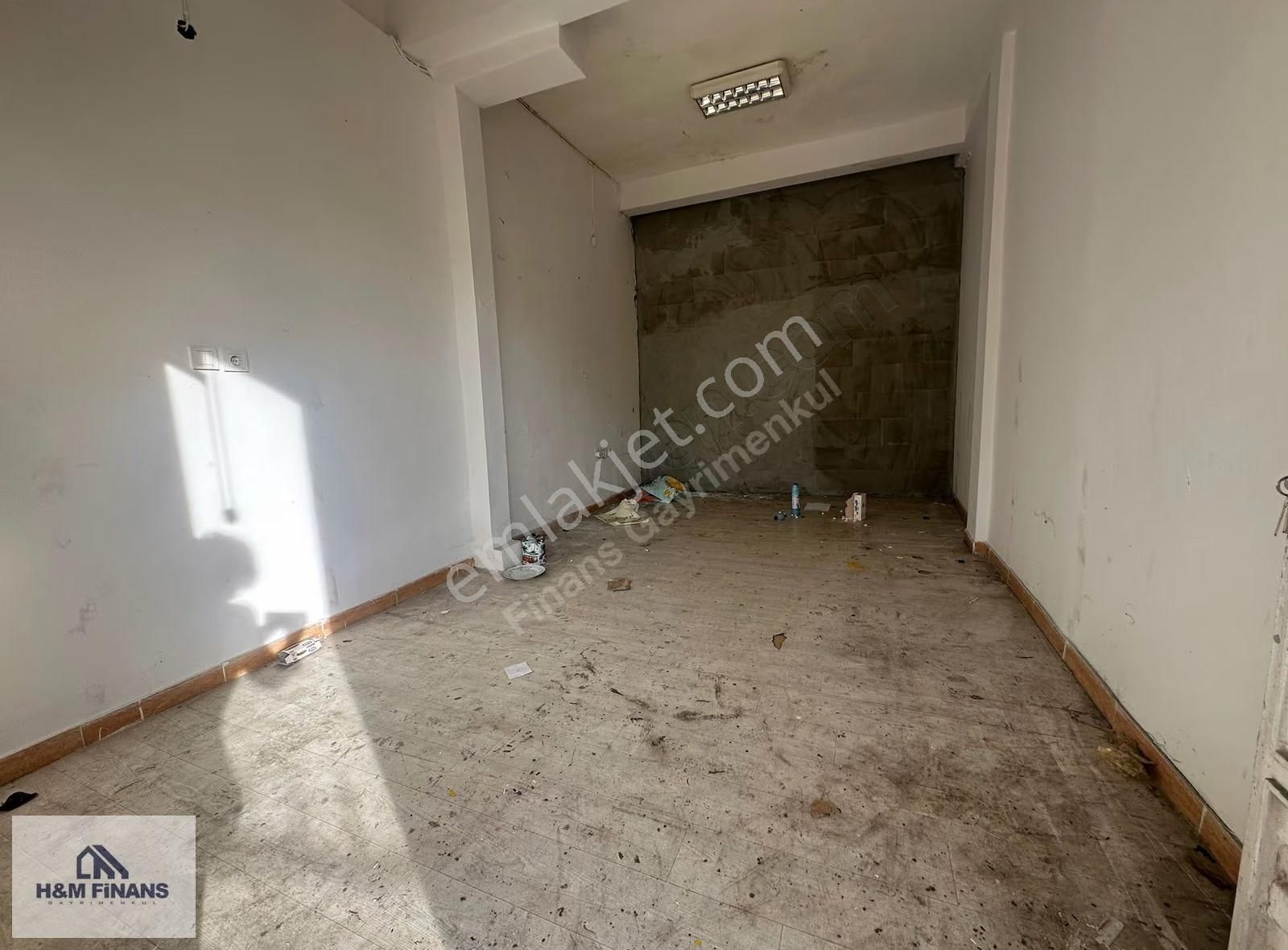 Çekmeköy Vuralkent Sitesinde Kiralık 16 M2 Dükkan - Görsel 2