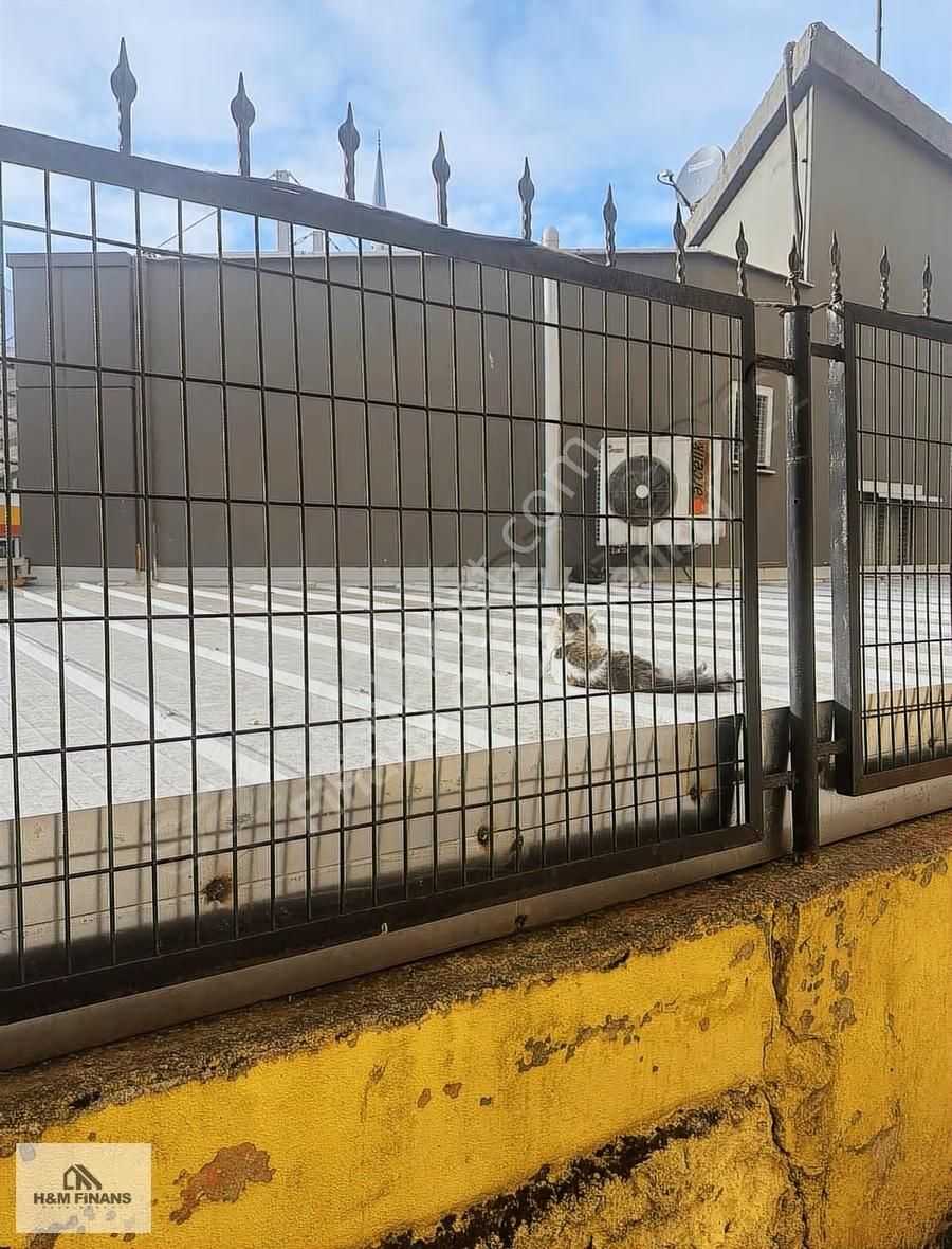 Çekmeköy Vuralkent Sitesinde Kiralık 16 M2 Dükkan - Görsel 3