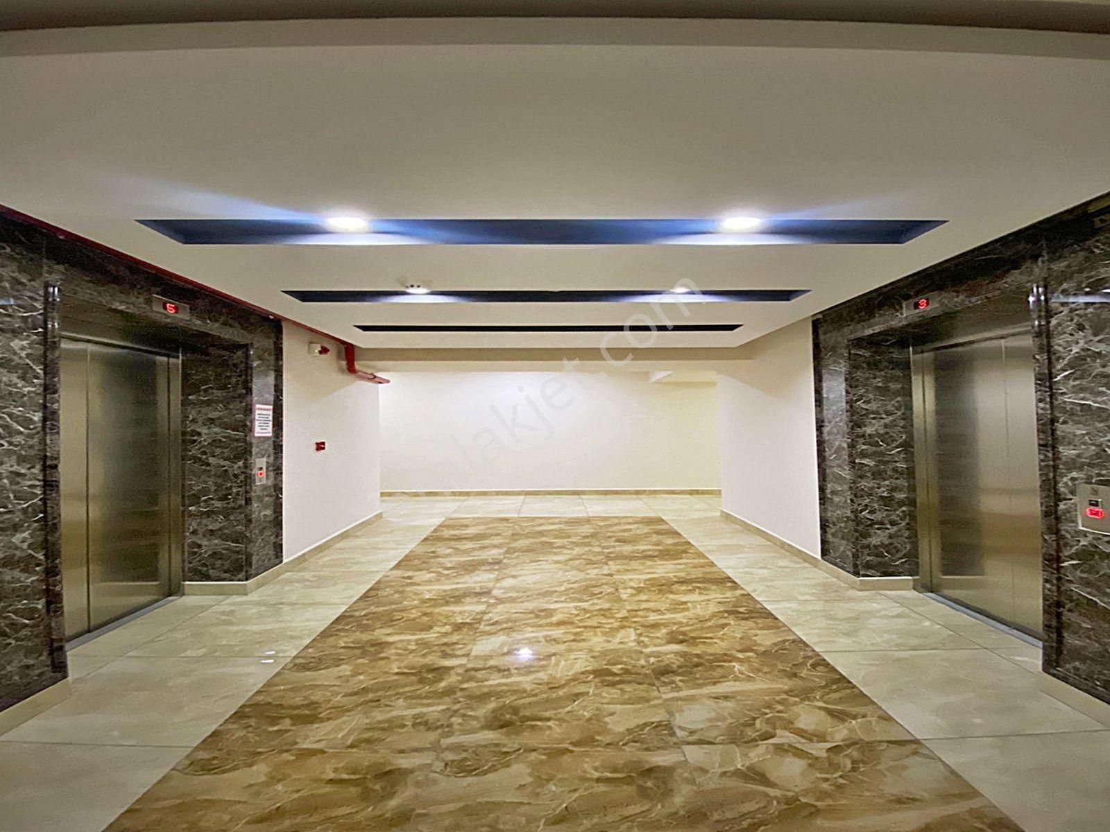 Cadde34'den Devlet Hastanesinin Dibinde Aile Oturumuna Uygun Otoparklı Sitede 2+1 Satılık Daire - Görsel 26