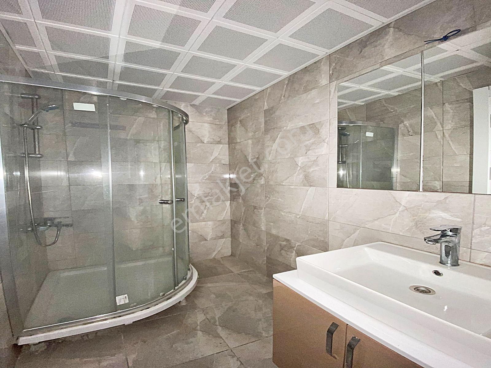 Cadde34'den Devlet Hastanesinin Dibinde Aile Oturumuna Uygun Otoparklı Sitede 2+1 Satılık Daire - Görsel 32