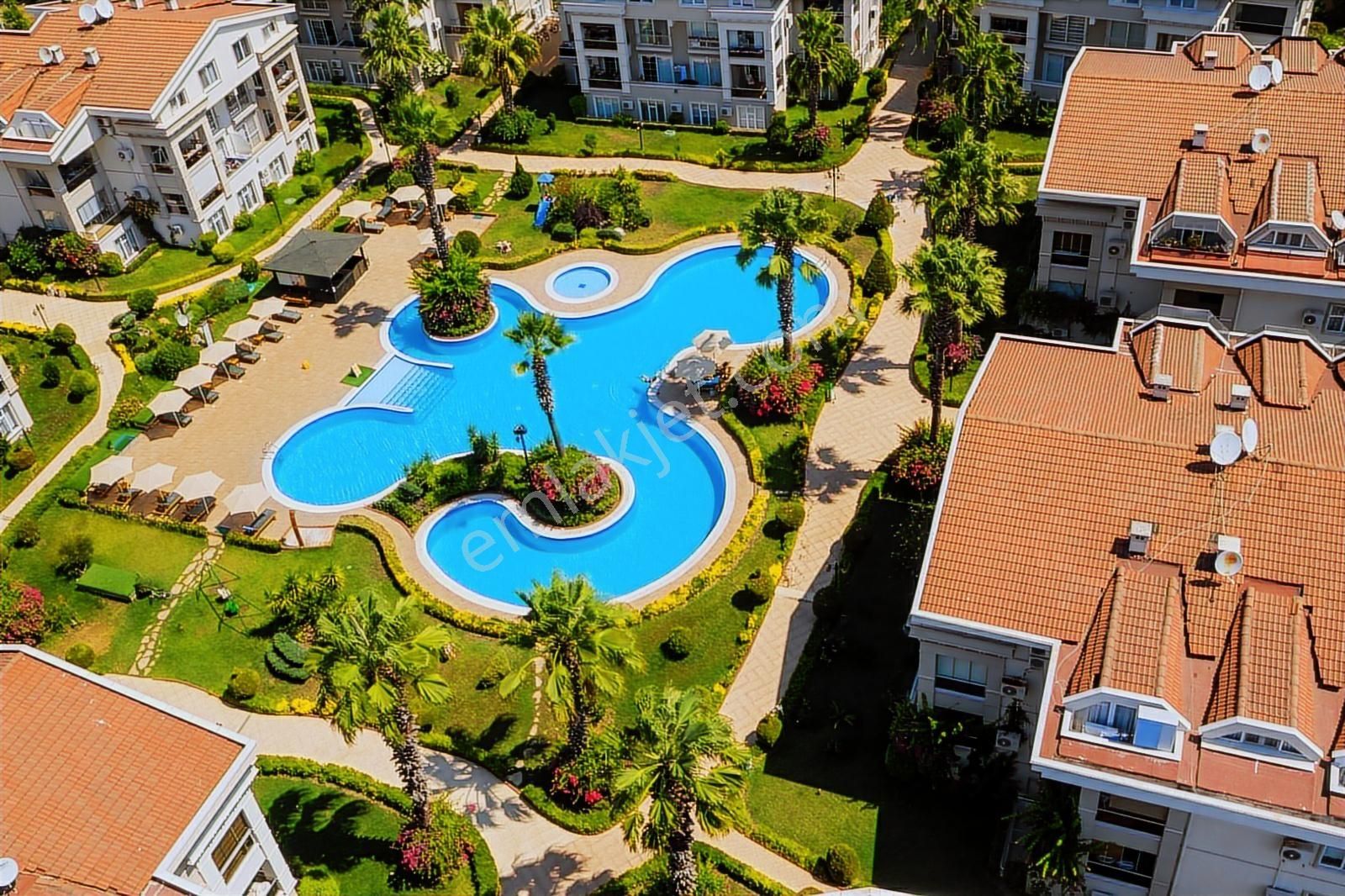 Elit Sitede,havuzlu Güvenlikli Eşyalı Şık Daire