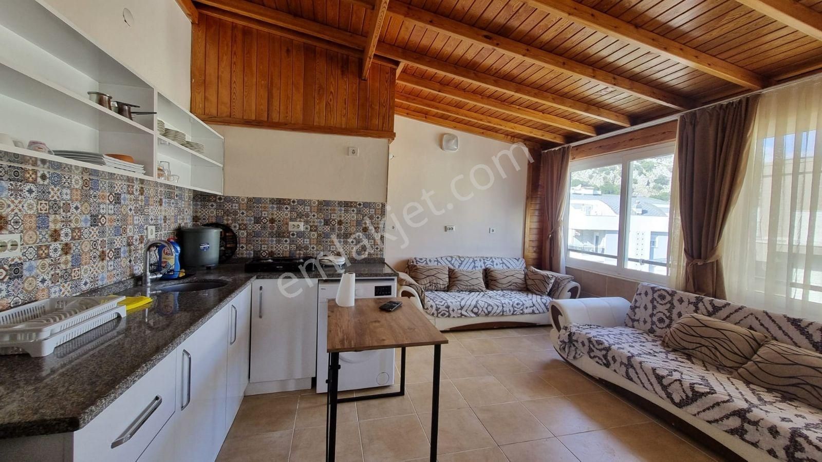 Antalya Konyaaltı Hurma Bölgesinde Eşyalı 1+1 Çatı Katı - Görsel 13