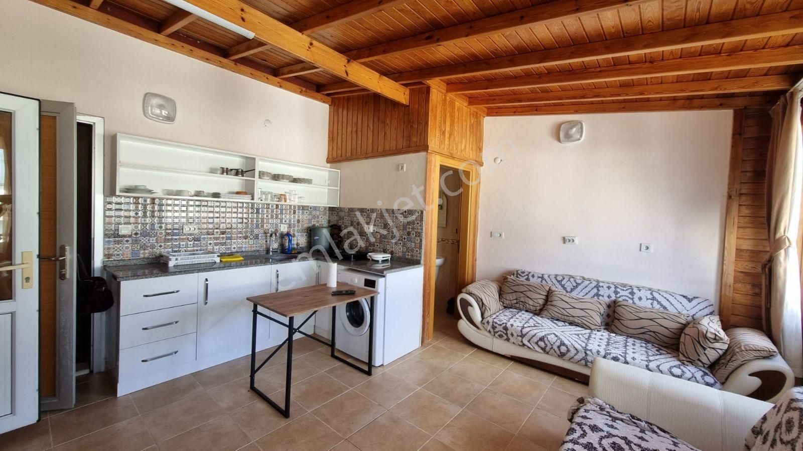 Antalya Konyaaltı Hurma Bölgesinde Eşyalı 1+1 Çatı Katı - Görsel 2